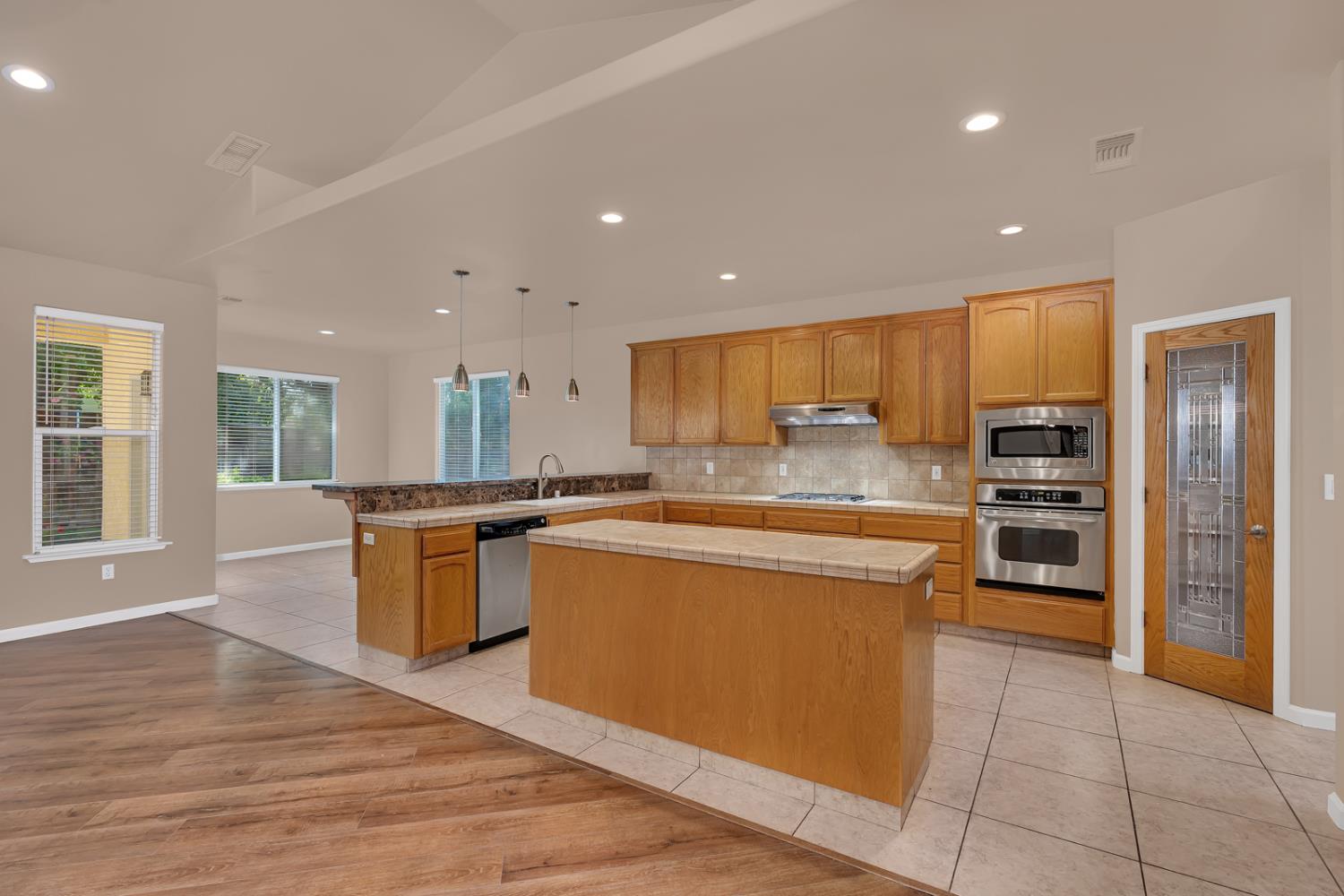 155 N Mckelvy, Clovis, CA 93611