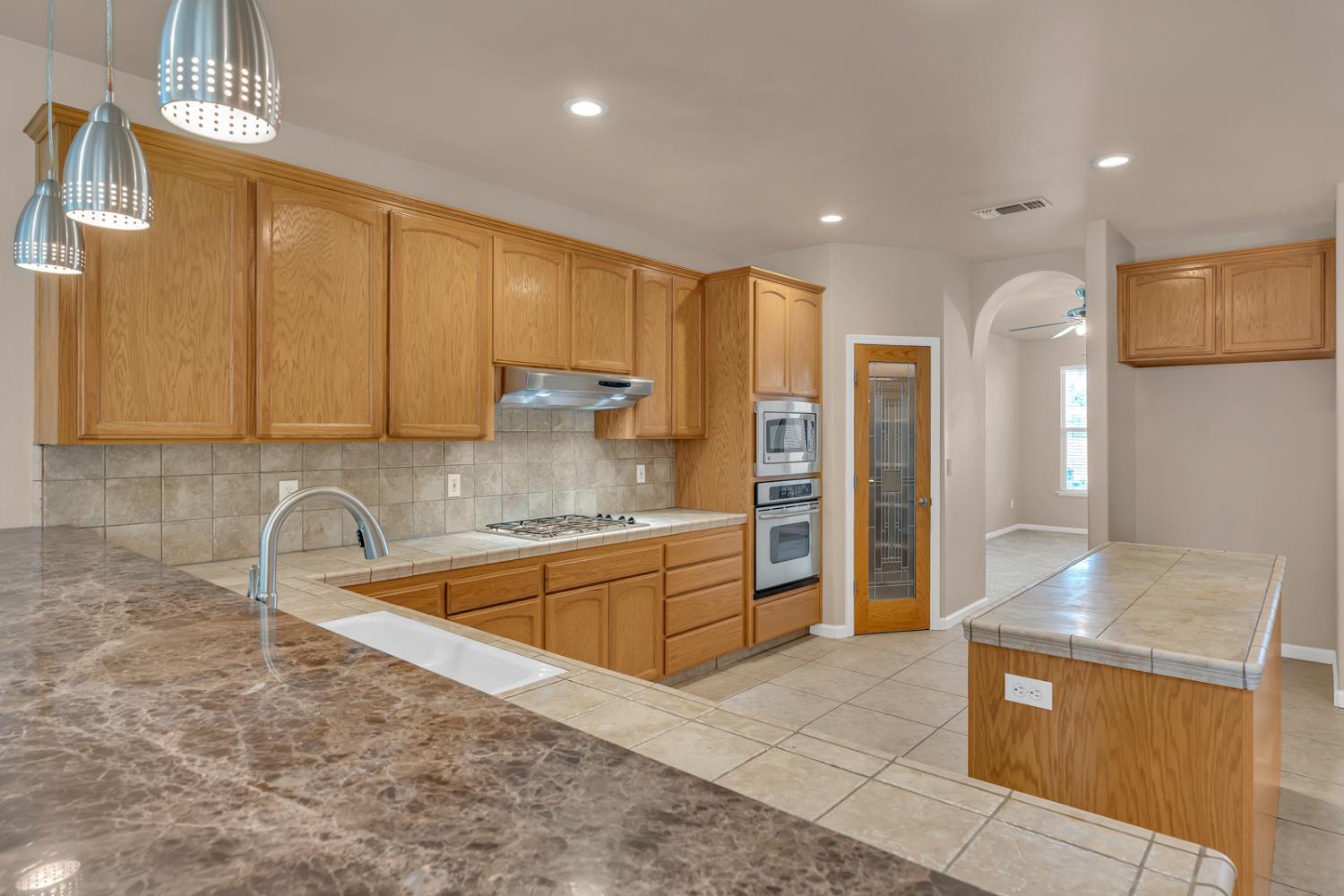 155 N Mckelvy, Clovis, CA 93611