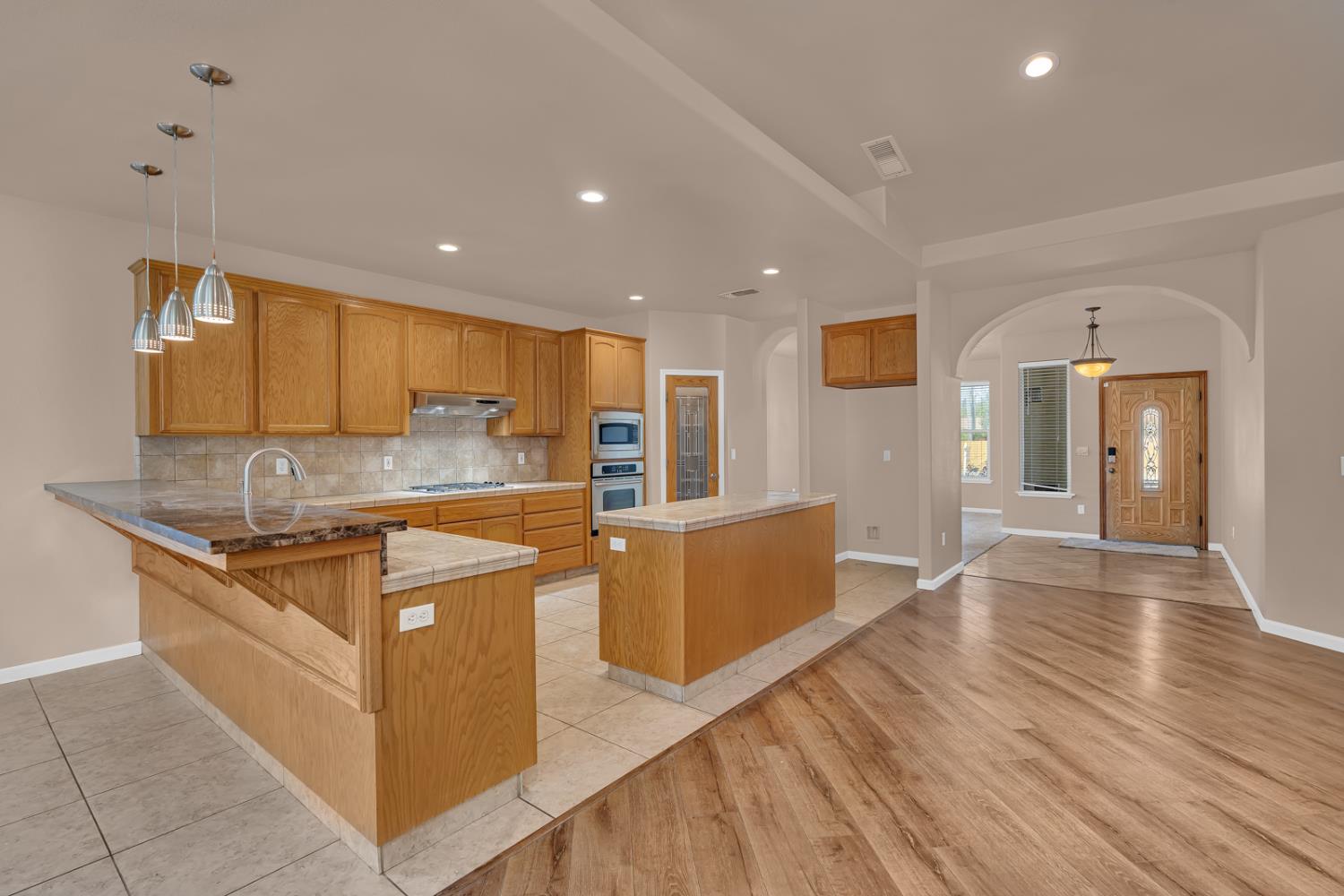 155 N Mckelvy, Clovis, CA 93611