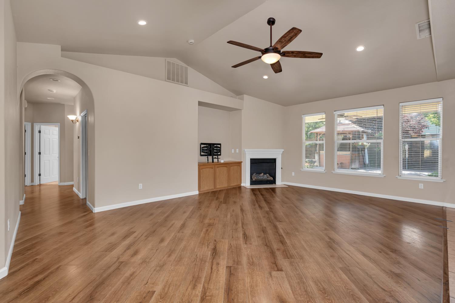 155 N Mckelvy, Clovis, CA 93611