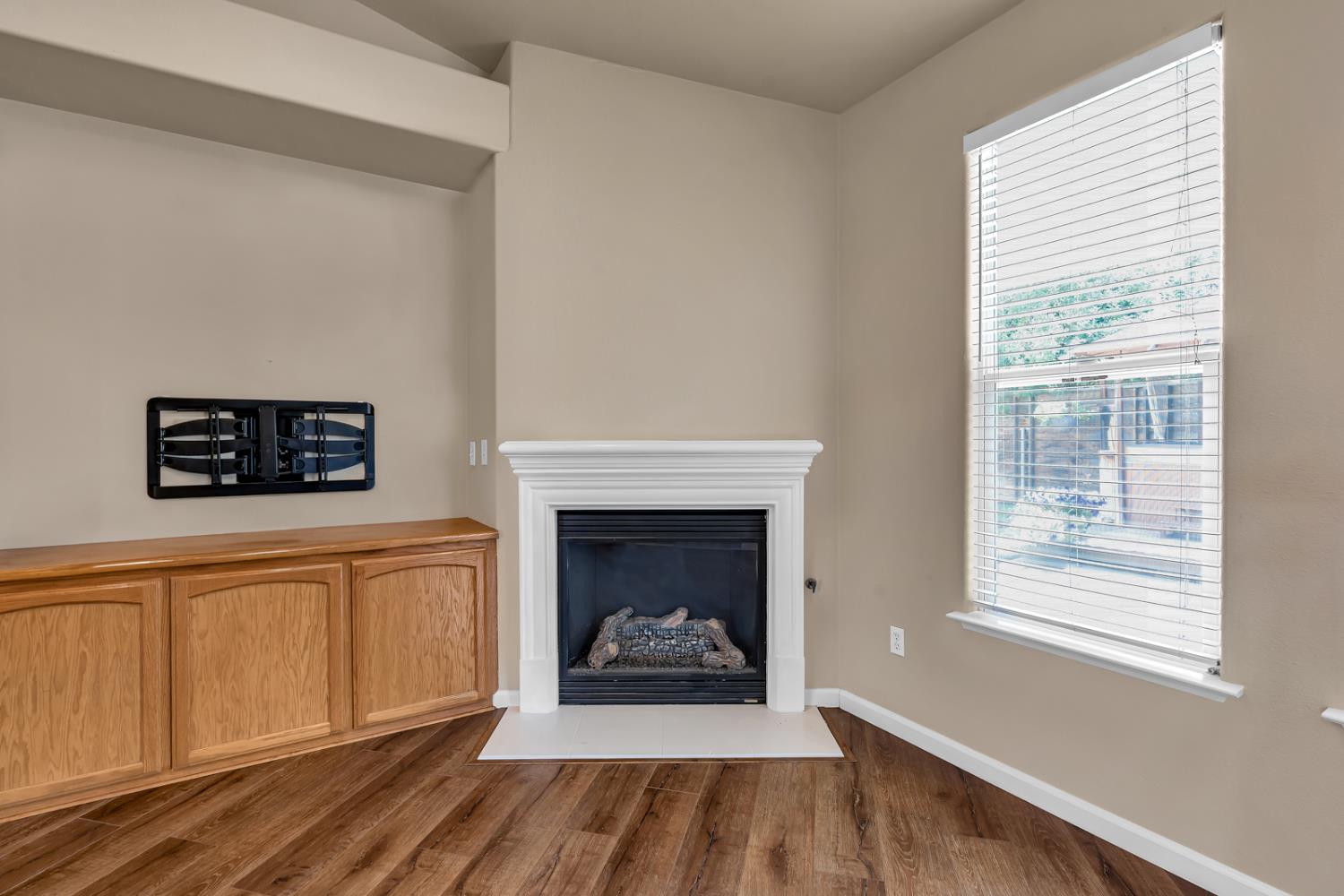 155 N Mckelvy, Clovis, CA 93611