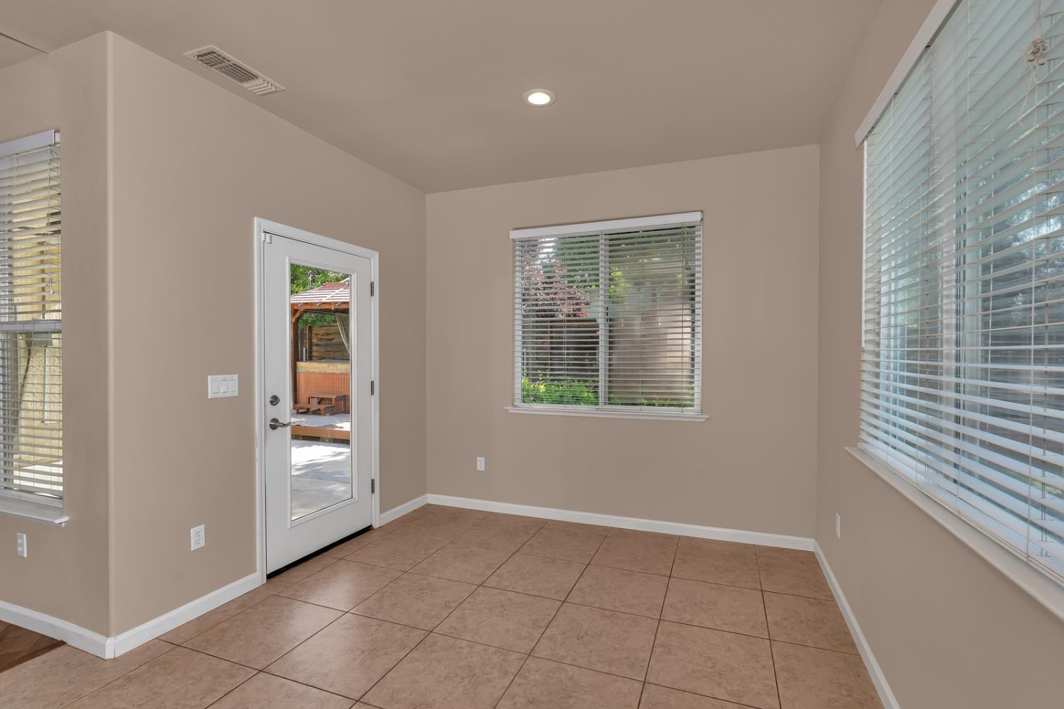 155 N Mckelvy, Clovis, CA 93611