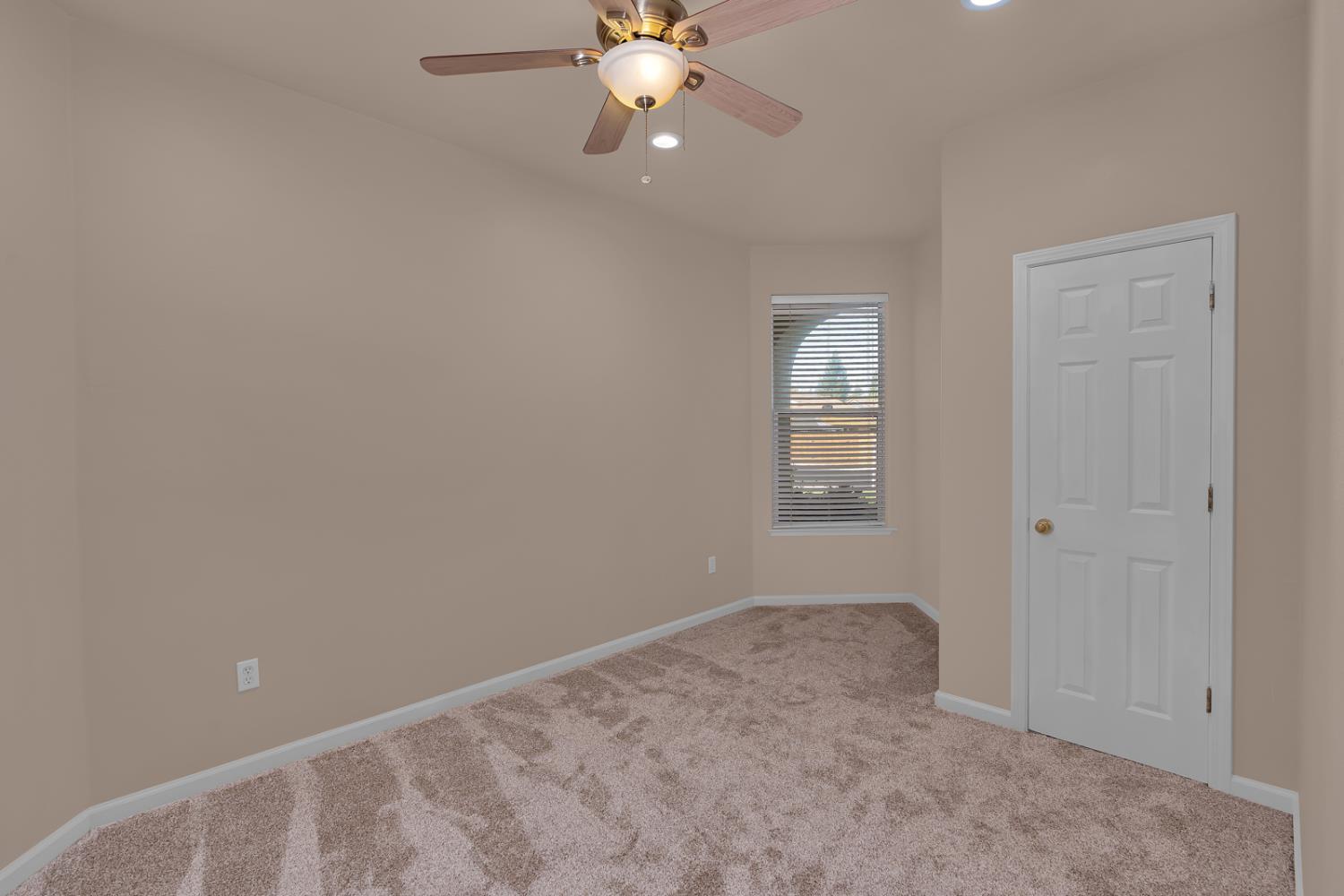 155 N Mckelvy, Clovis, CA 93611
