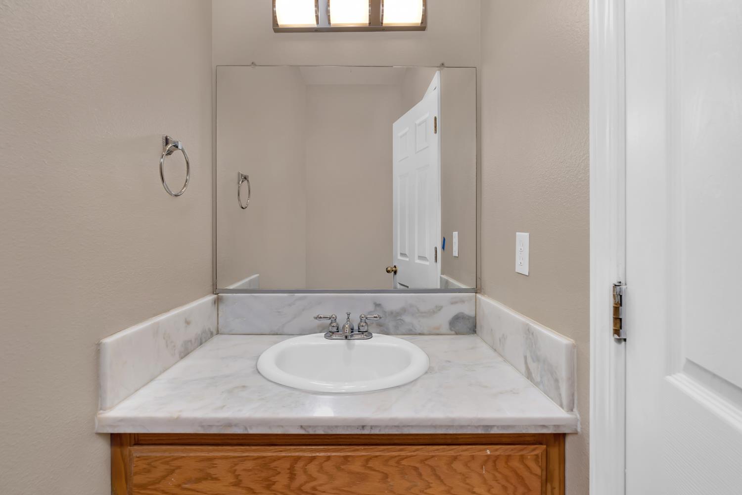 155 N Mckelvy, Clovis, CA 93611