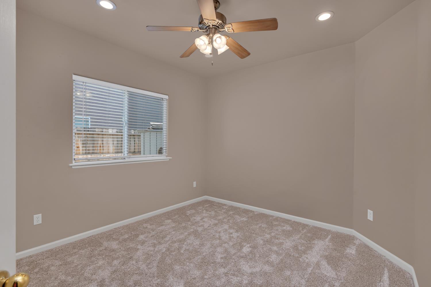 155 N Mckelvy, Clovis, CA 93611