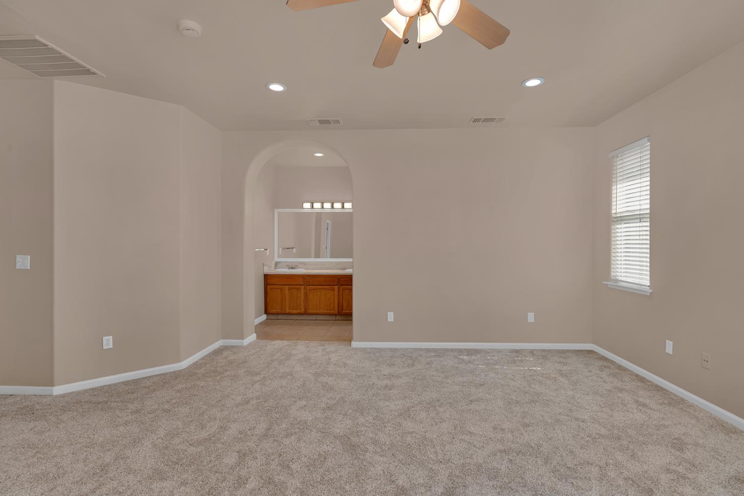 155 N Mckelvy, Clovis, CA 93611
