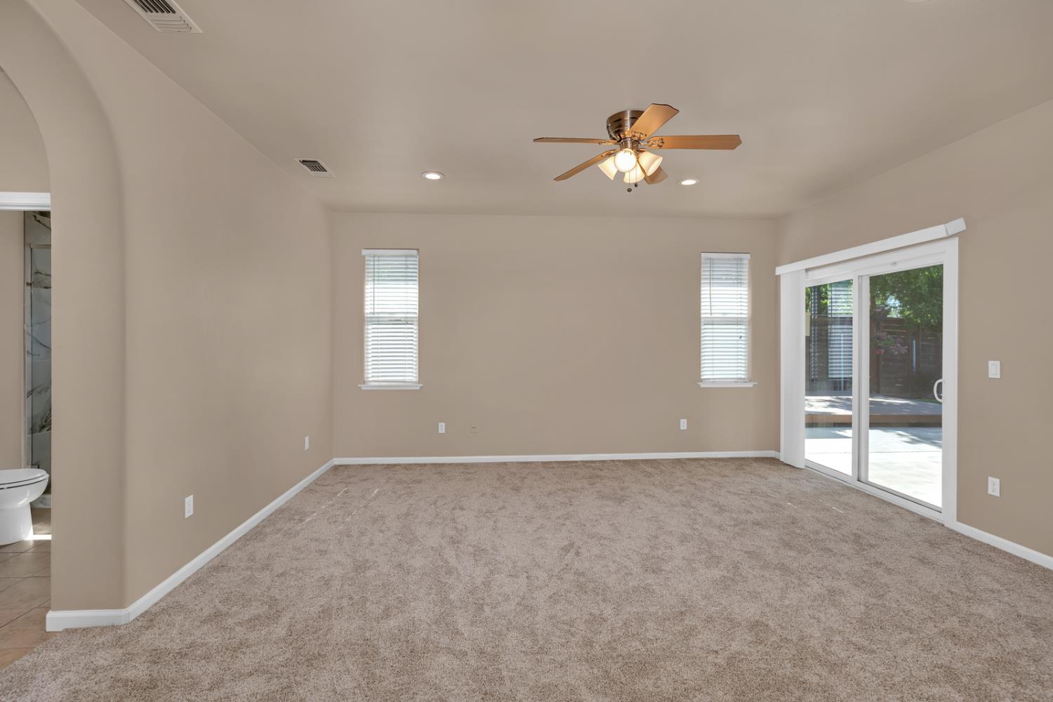 155 N Mckelvy, Clovis, CA 93611