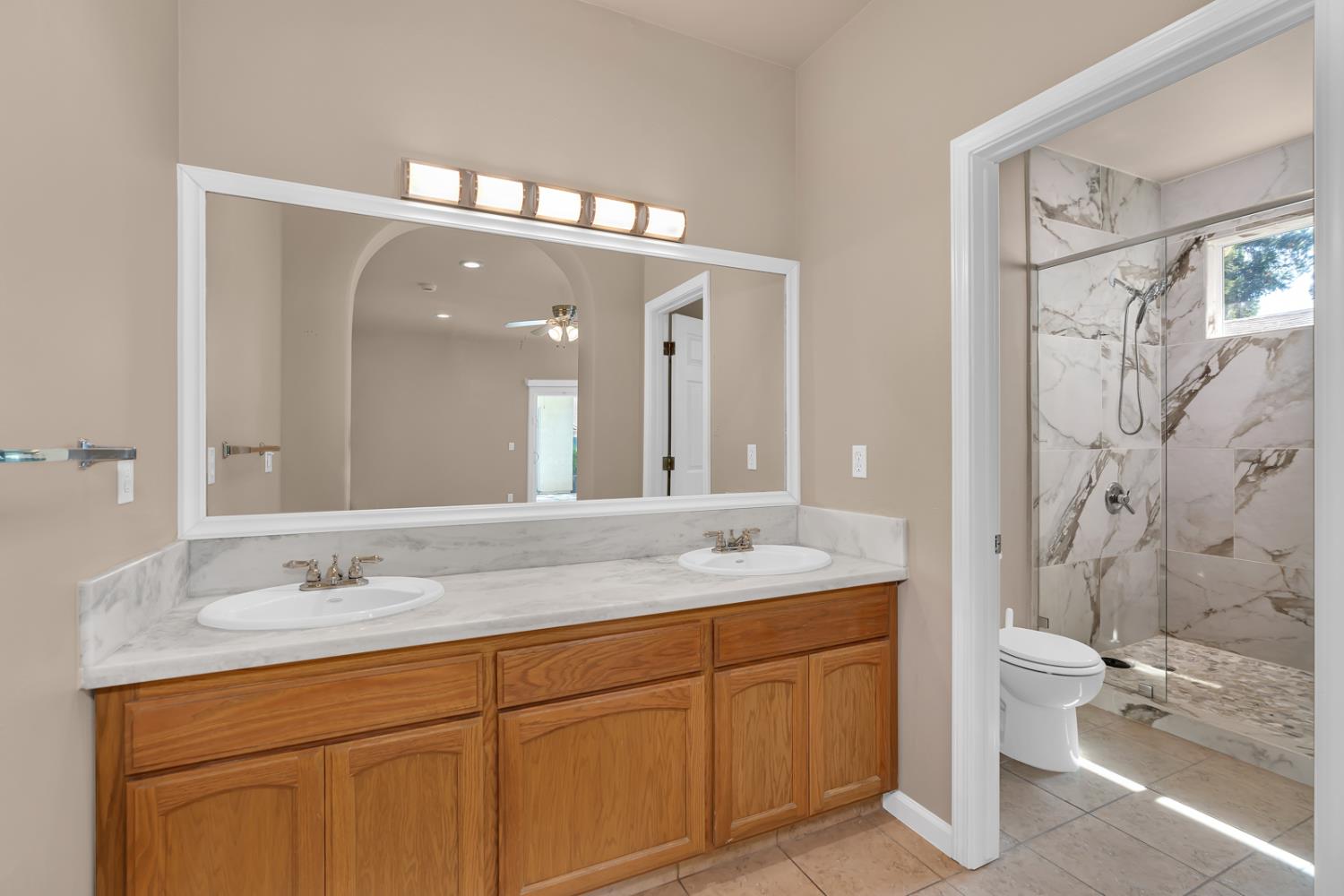 155 N Mckelvy, Clovis, CA 93611