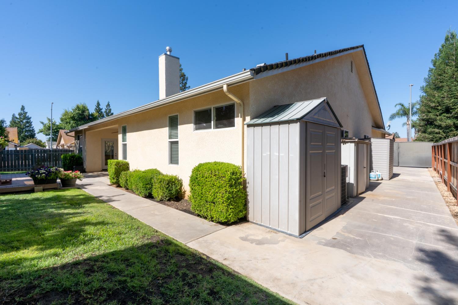 155 N Mckelvy, Clovis, CA 93611