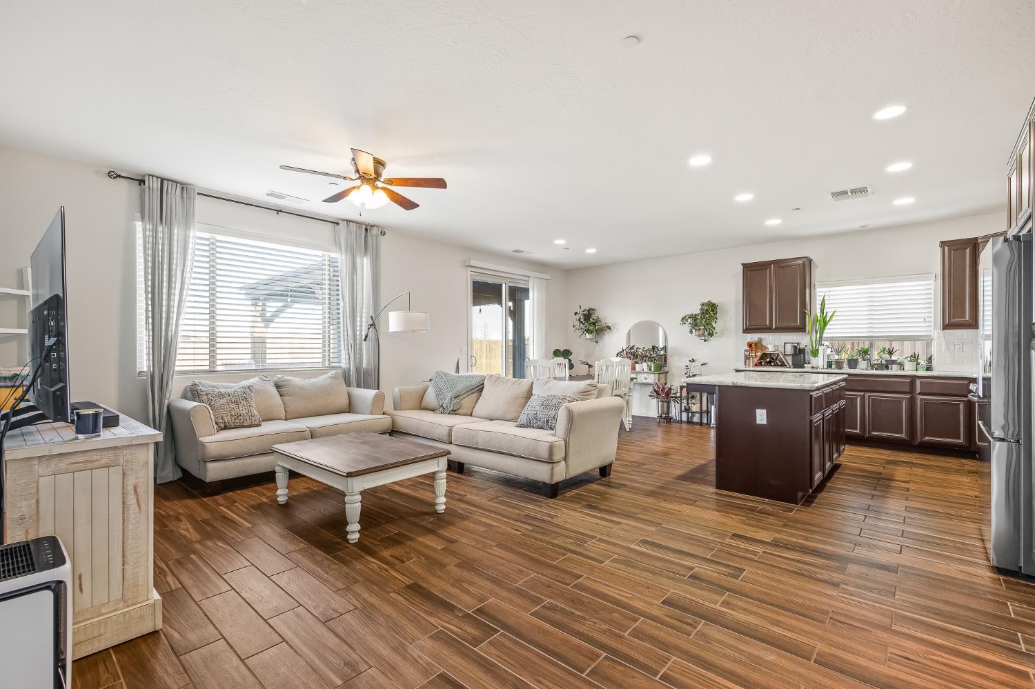2524 S Grand St, Visalia, CA 93292