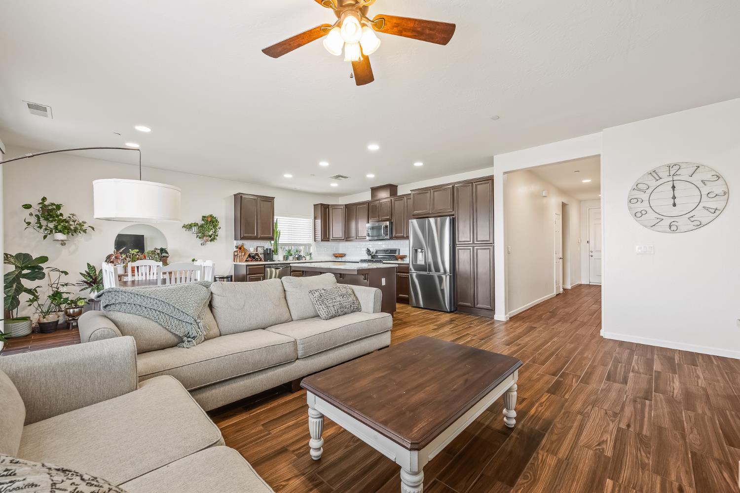 2524 S Grand St, Visalia, CA 93292