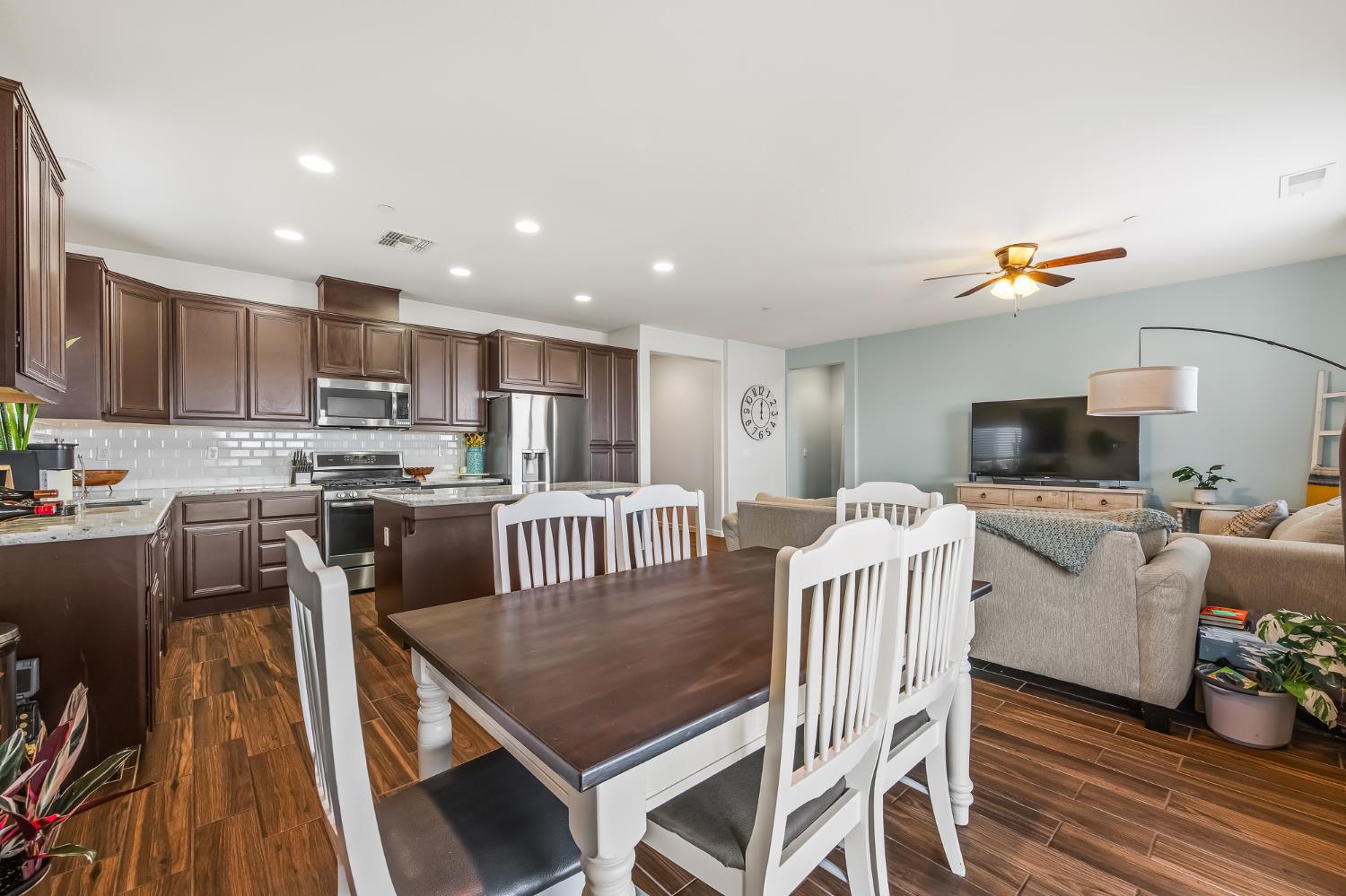 2524 S Grand St, Visalia, CA 93292