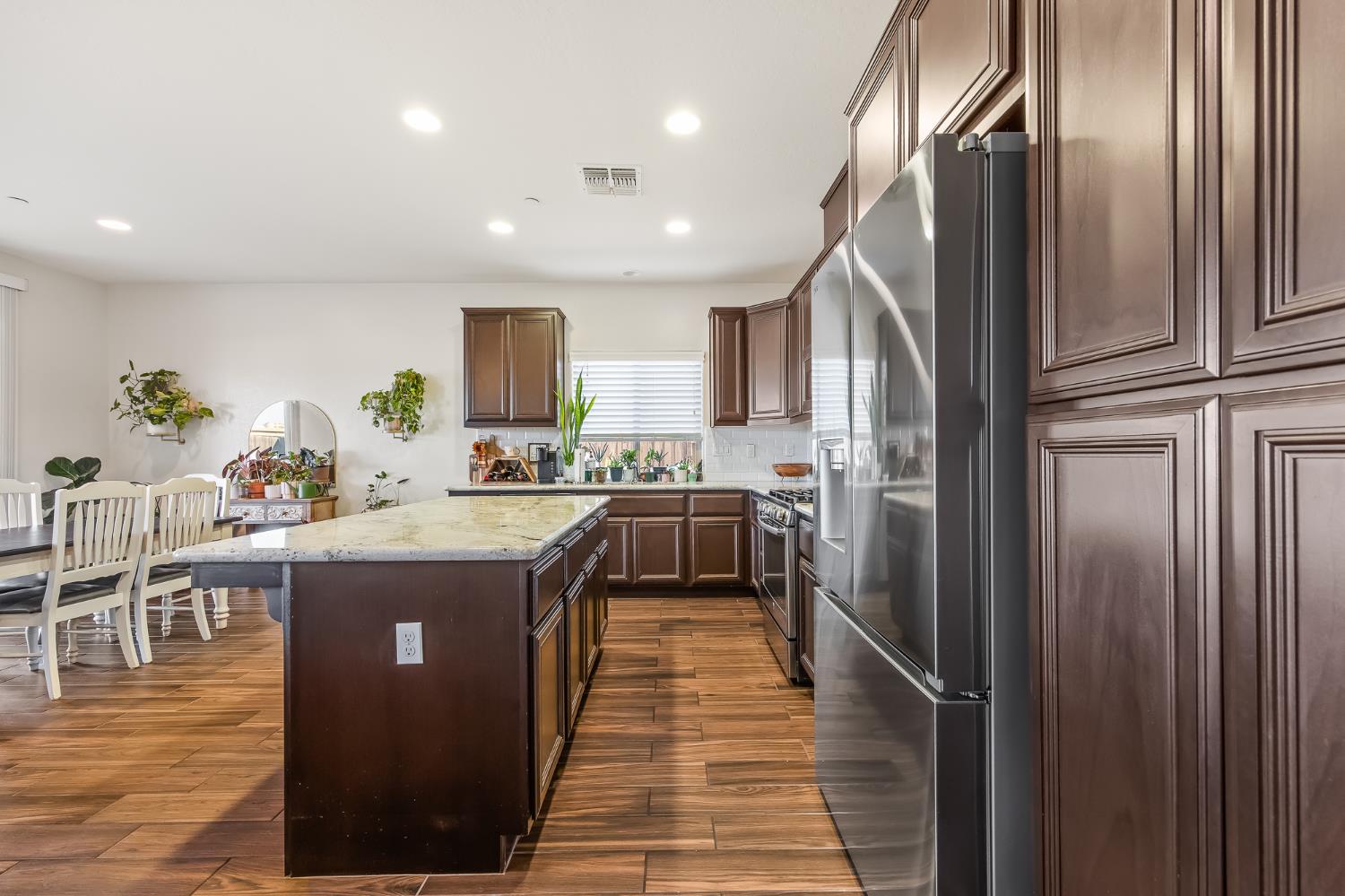 2524 S Grand St, Visalia, CA 93292