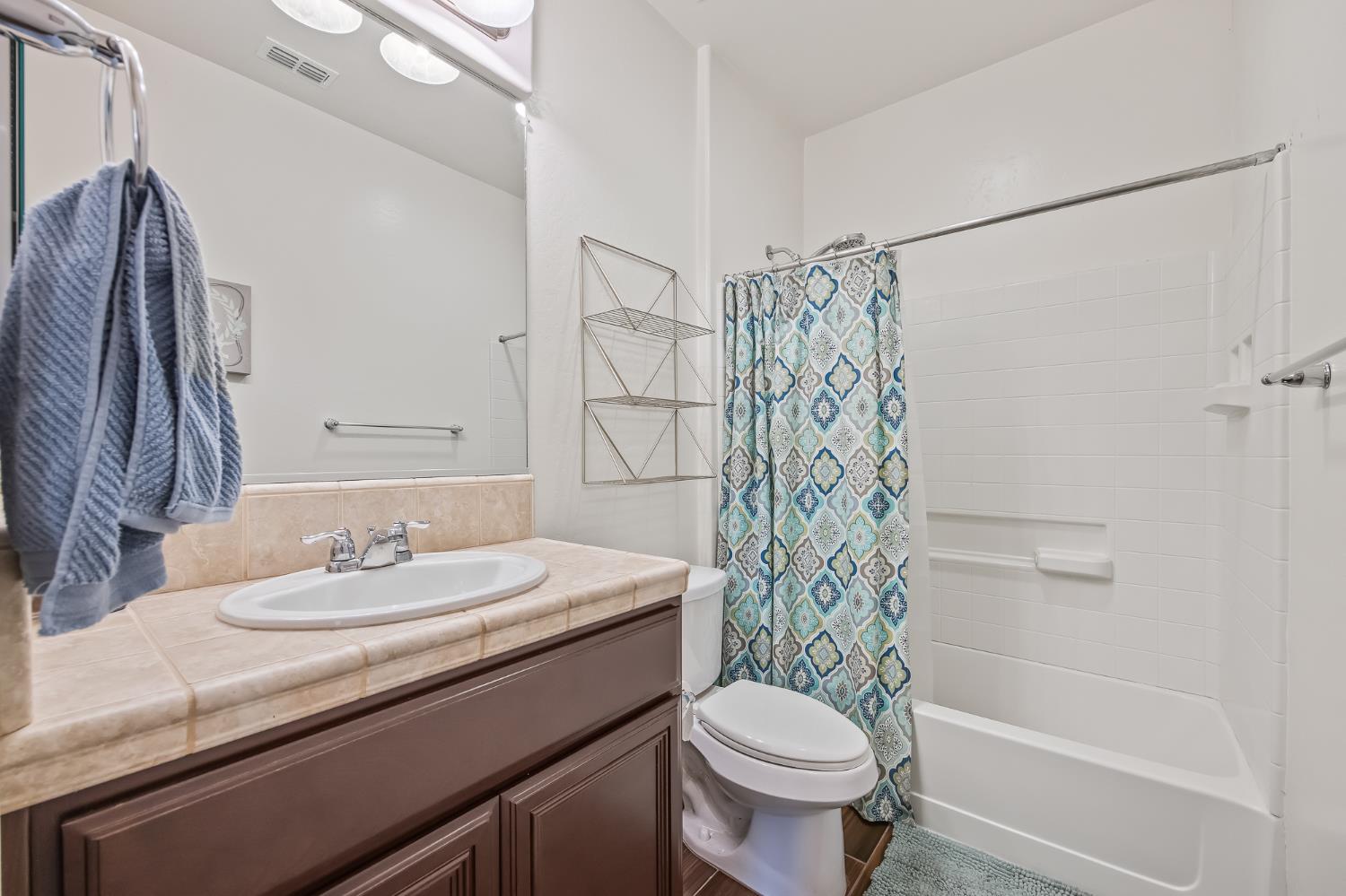 2524 S Grand St, Visalia, CA 93292