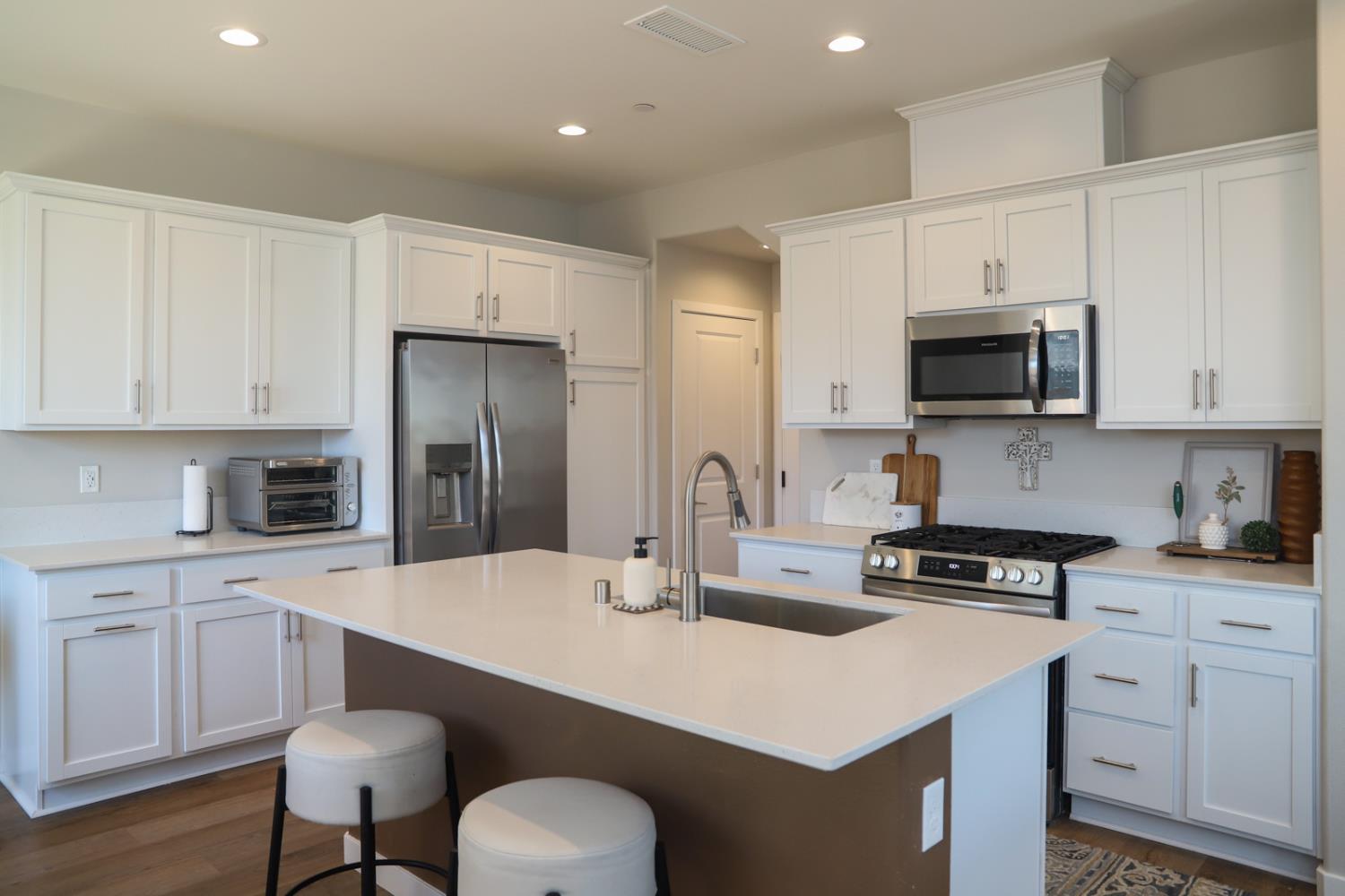 612 Josephine Ave, Madera, CA 93636