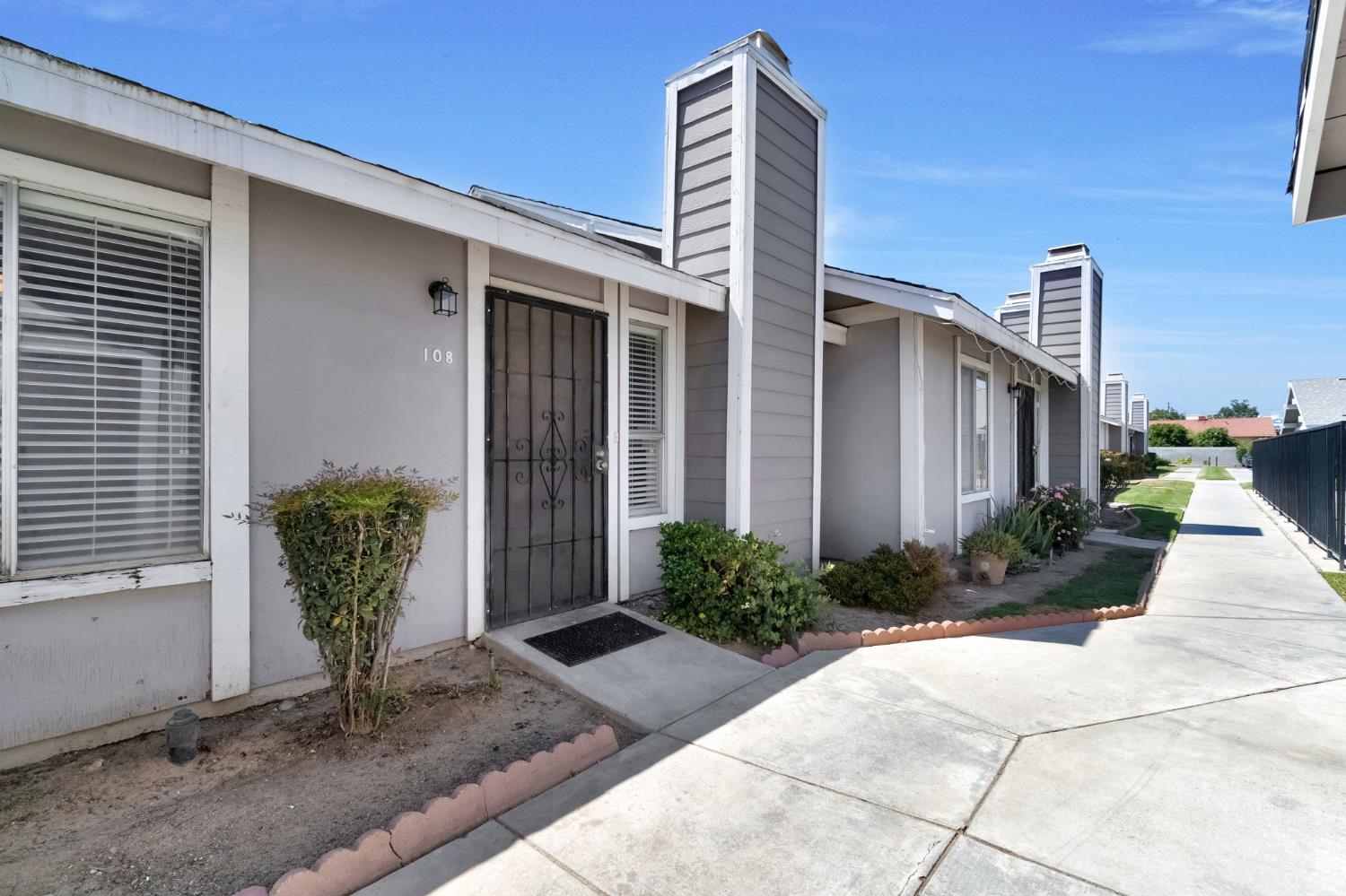 1027 W Dakota Ave #108, Fresno, CA 93705