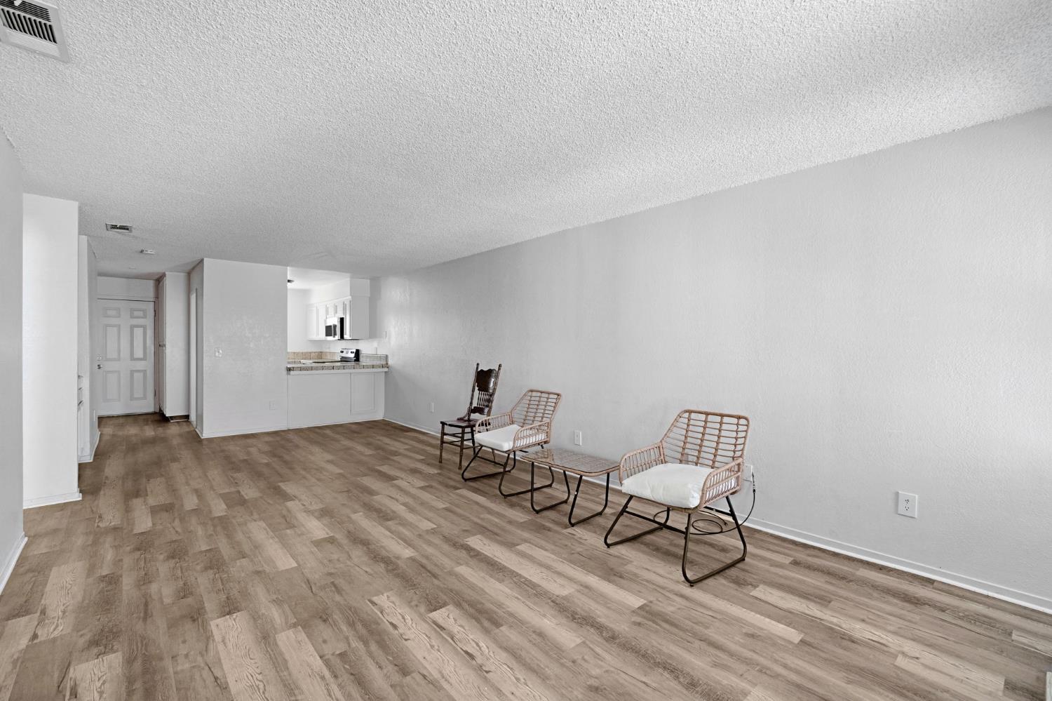 1027 W Dakota Ave #108, Fresno, CA 93705