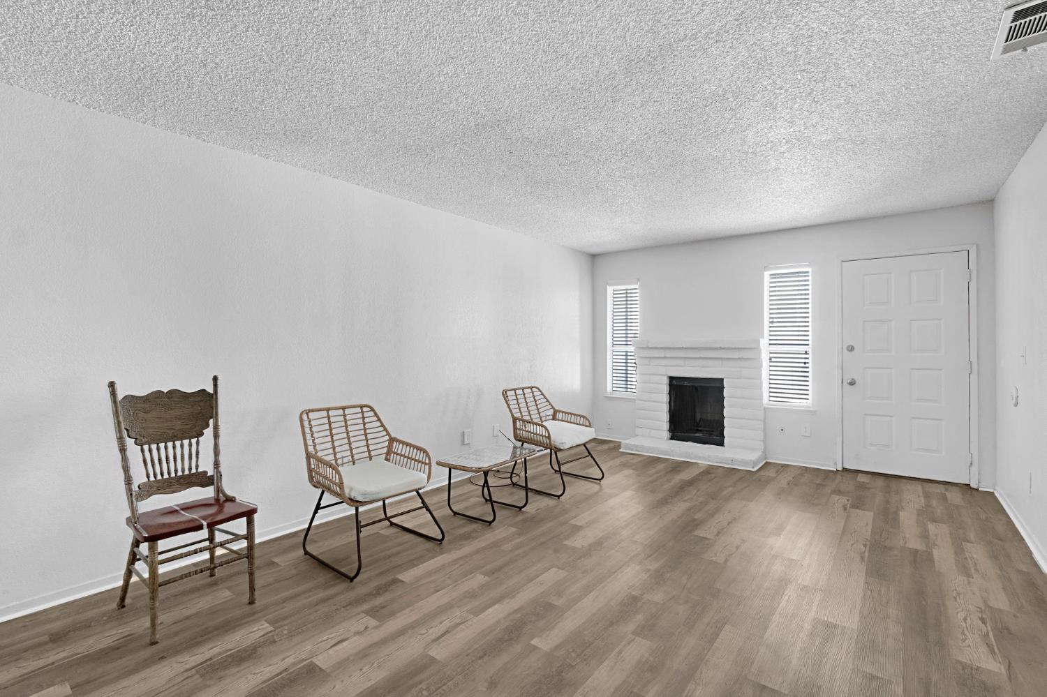 1027 W Dakota Ave #108, Fresno, CA 93705