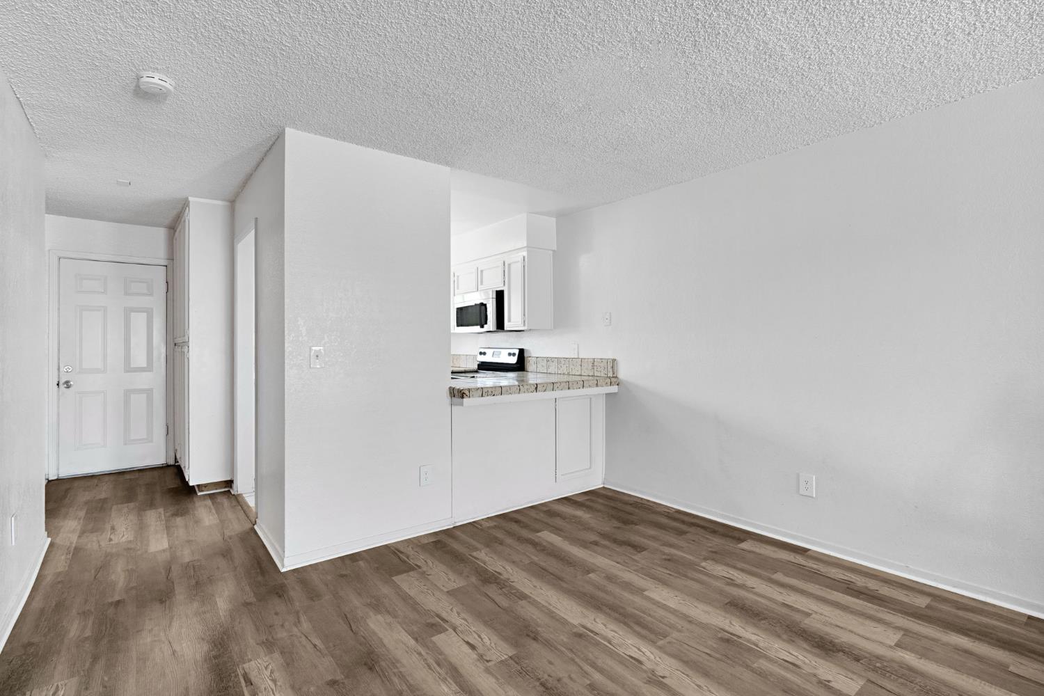 1027 W Dakota Ave #108, Fresno, CA 93705