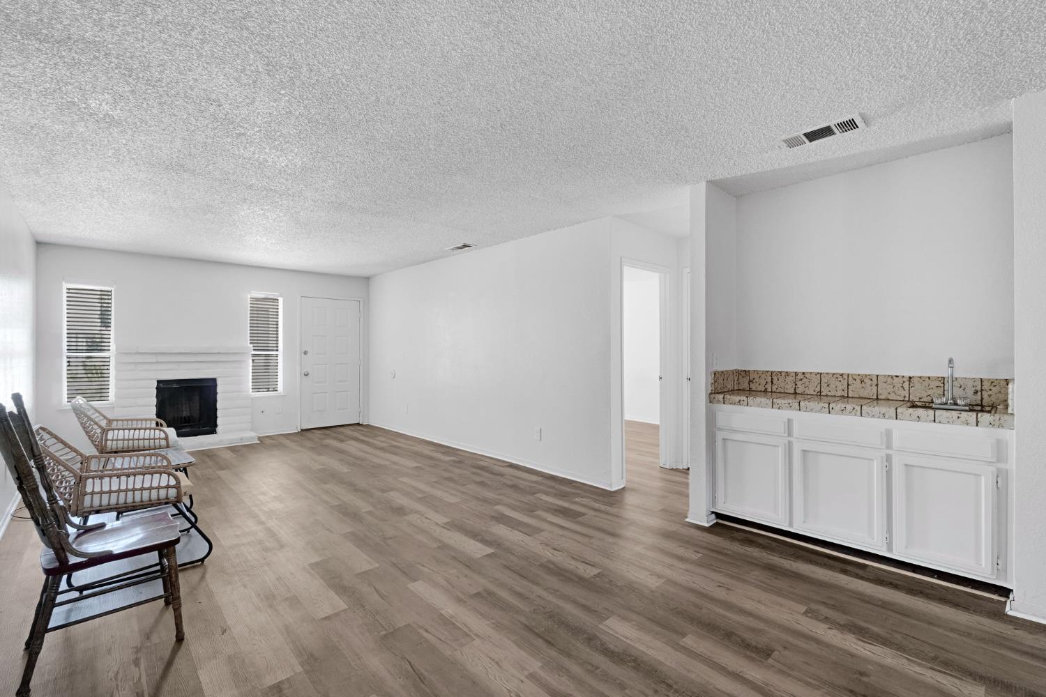 1027 W Dakota Ave #108, Fresno, CA 93705