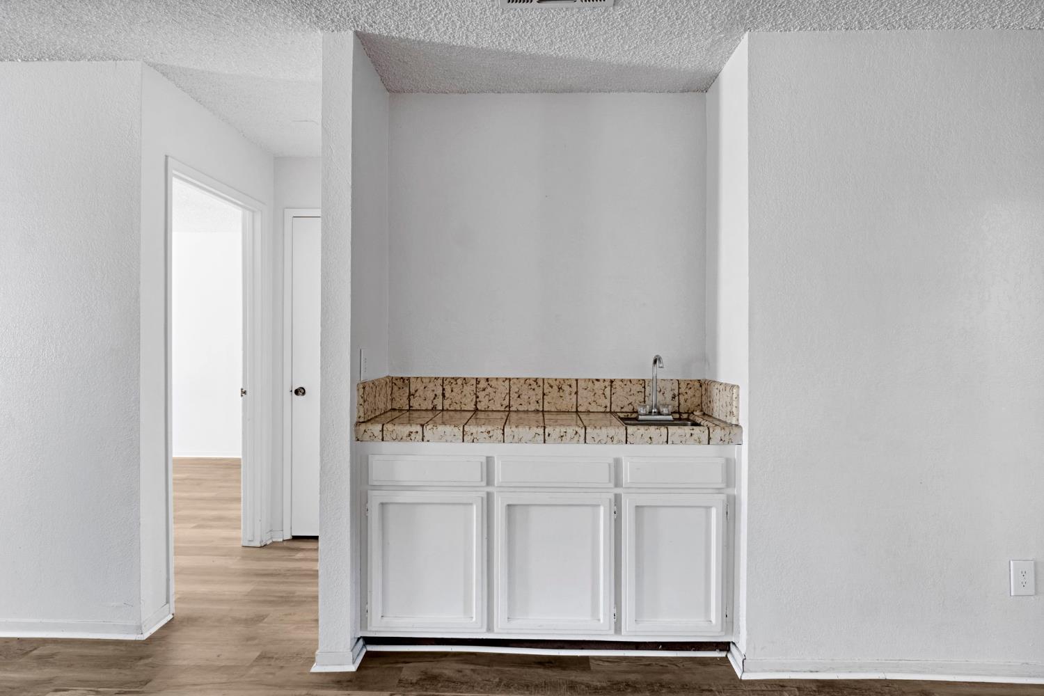 1027 W Dakota Ave #108, Fresno, CA 93705