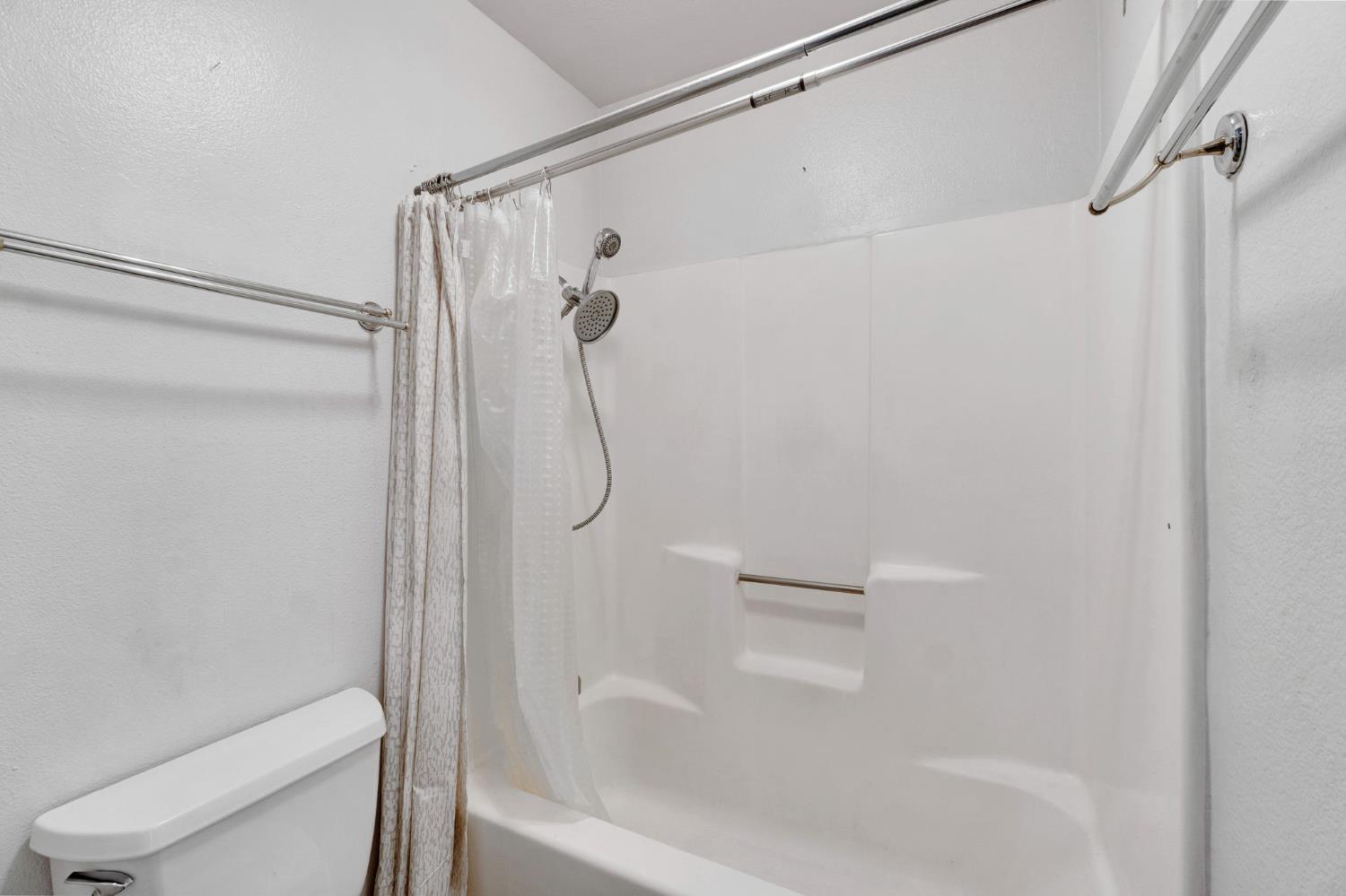 1027 W Dakota Ave #108, Fresno, CA 93705