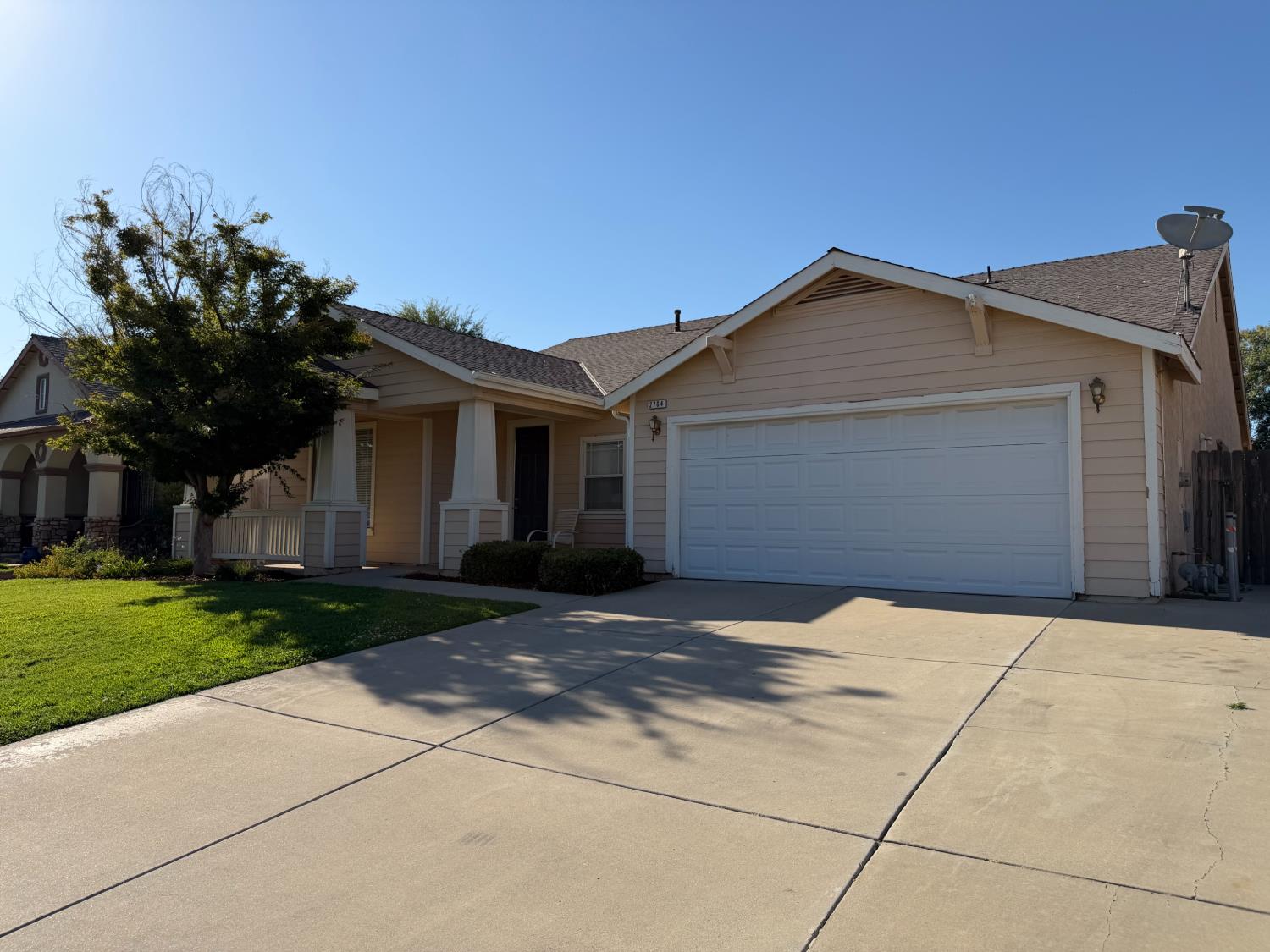 2764 Holt Ave, Sanger, CA 93657