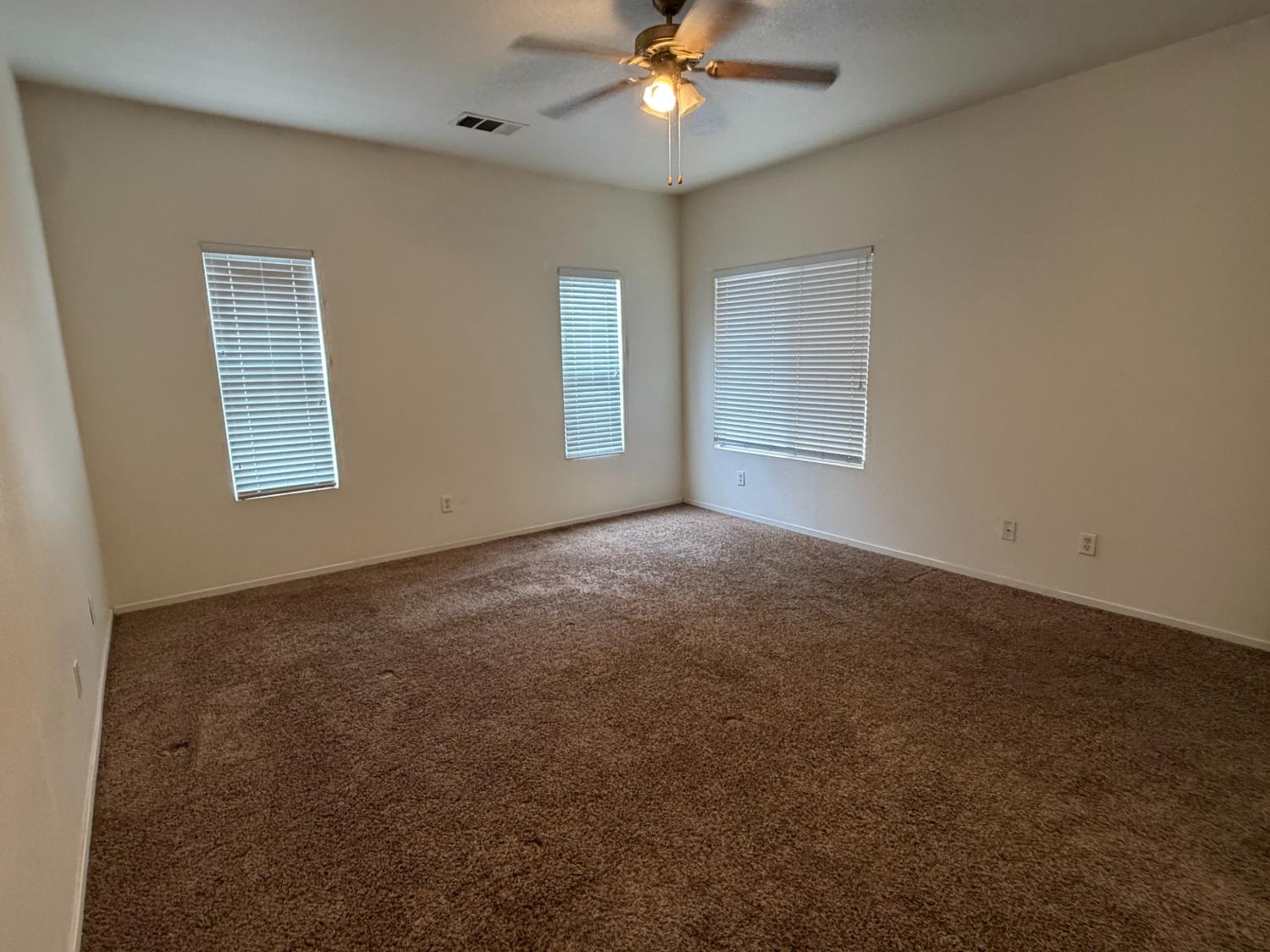 2764 Holt Ave, Sanger, CA 93657