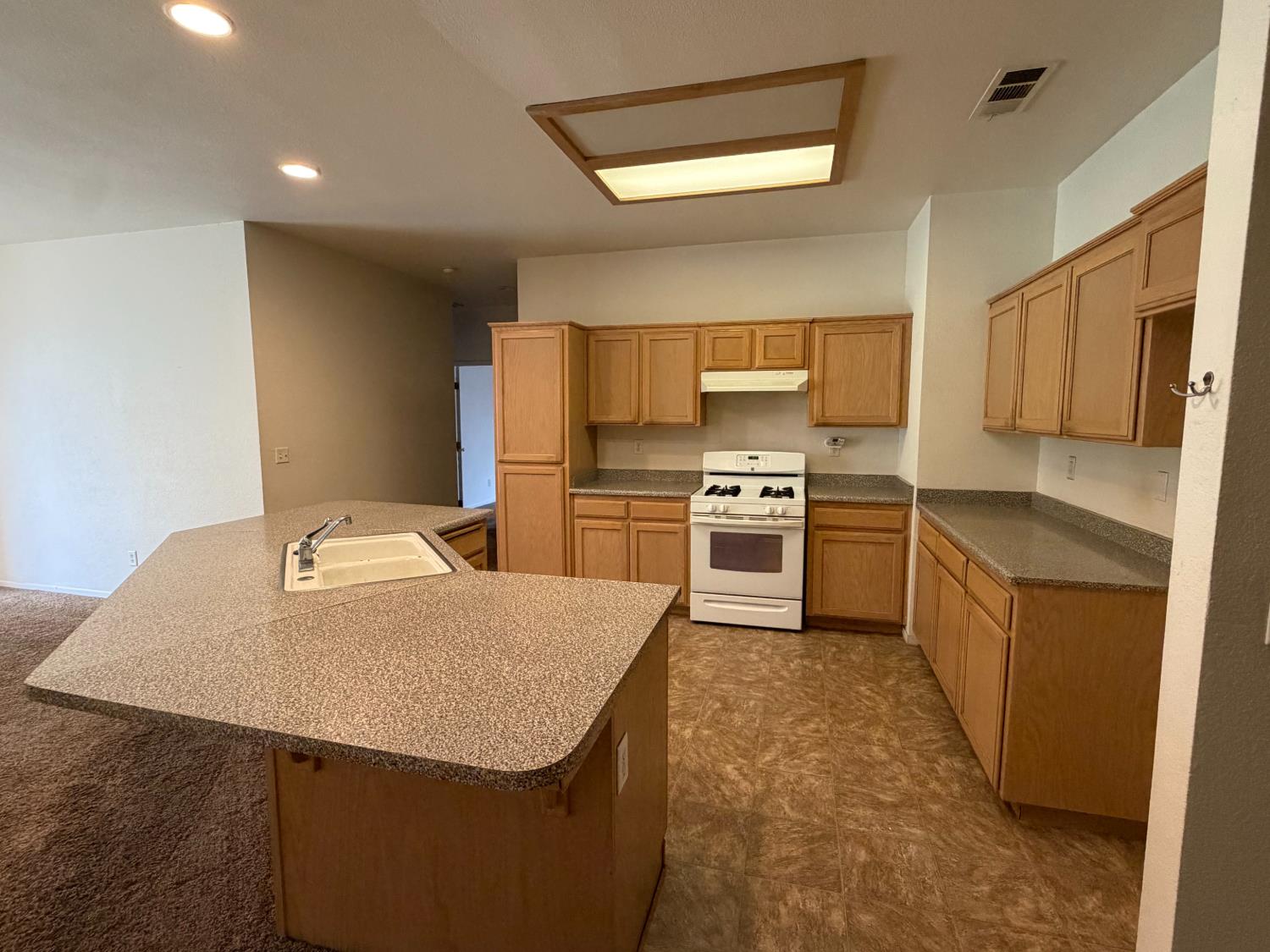 2764 Holt Ave, Sanger, CA 93657