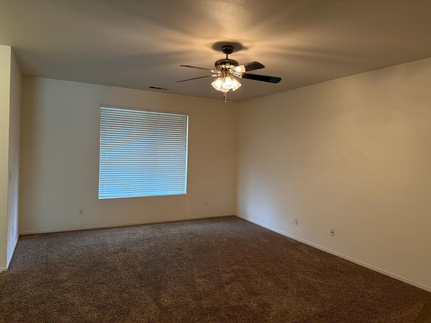 2764 Holt Ave, Sanger, CA 93657