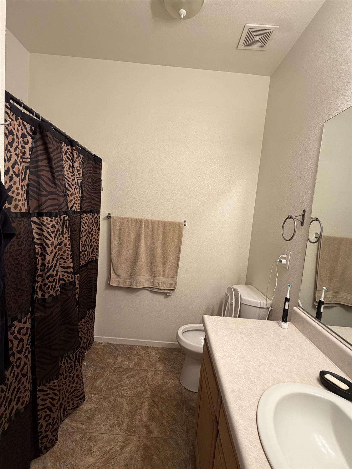 2764 Holt Ave, Sanger, CA 93657