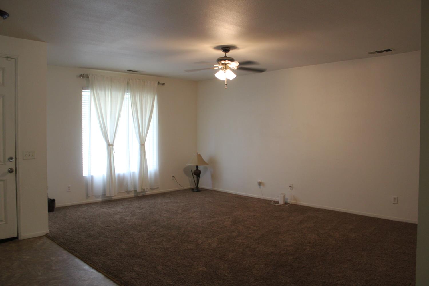 2764 Holt Ave, Sanger, CA 93657
