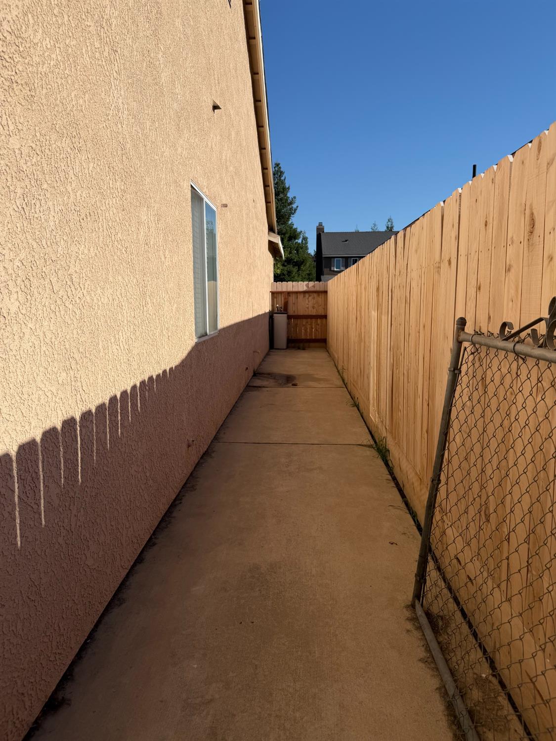 2764 Holt Ave, Sanger, CA 93657
