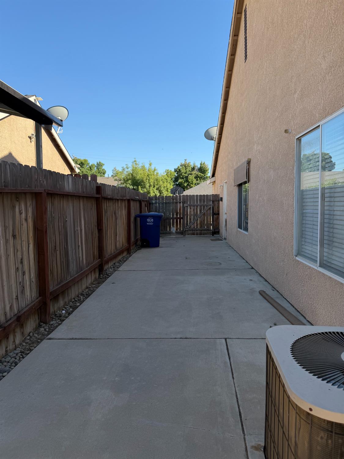 2764 Holt Ave, Sanger, CA 93657