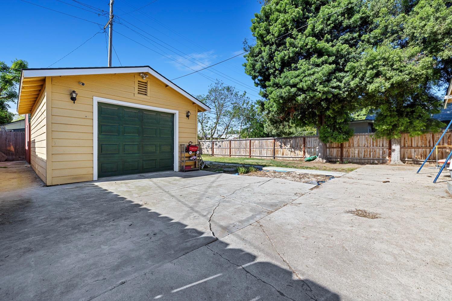 356 E Vassar Ave, Fresno, CA 93704