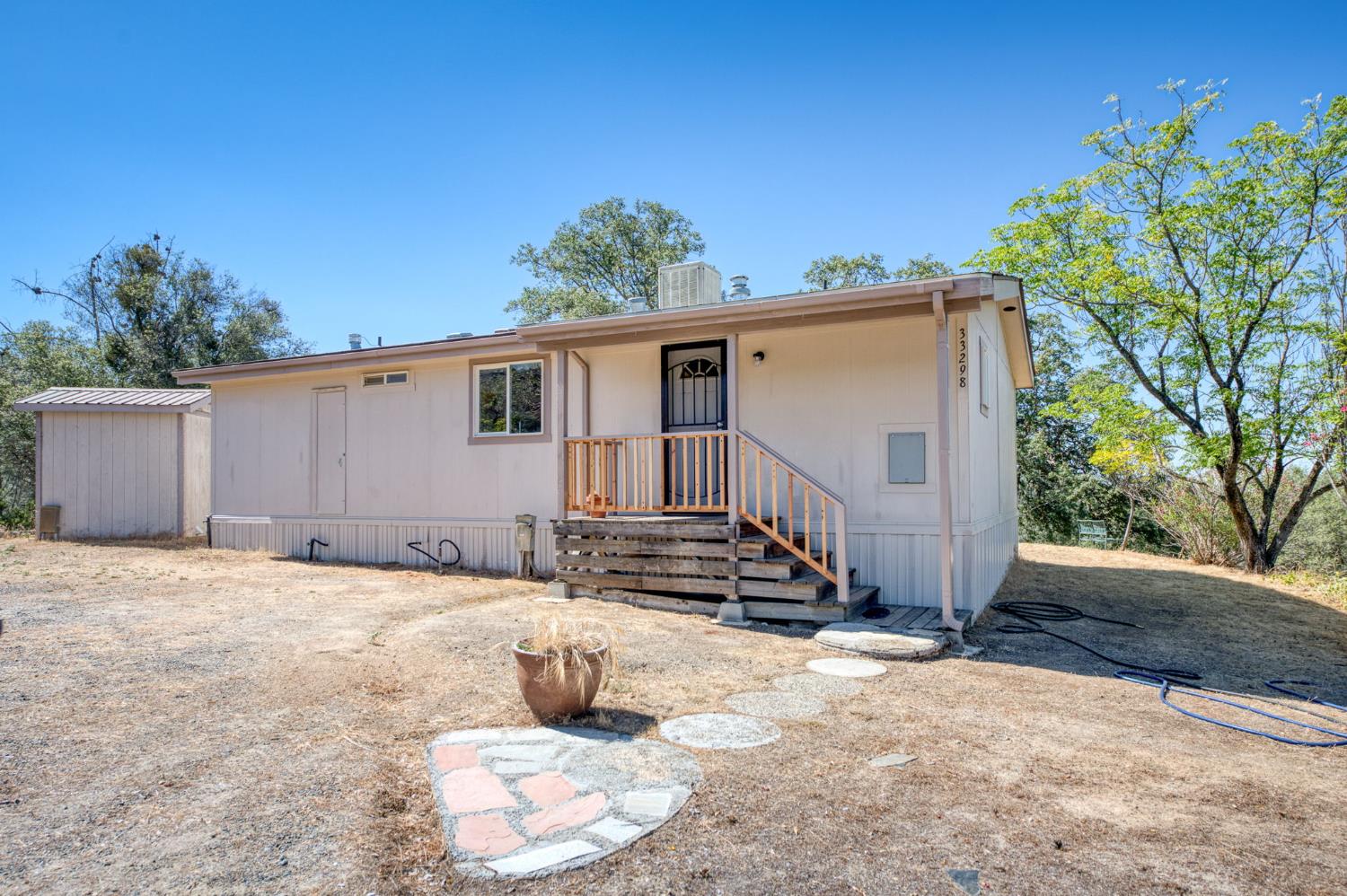 33298 Wahoo Ln, Auberry, CA 93602