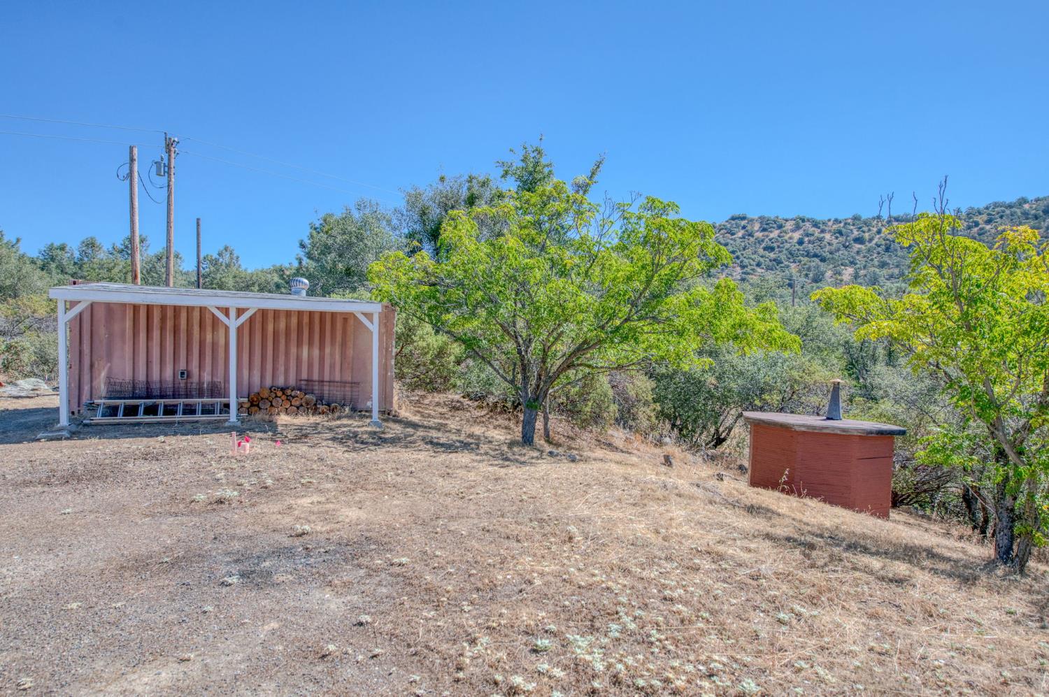 33298 Wahoo Ln, Auberry, CA 93602