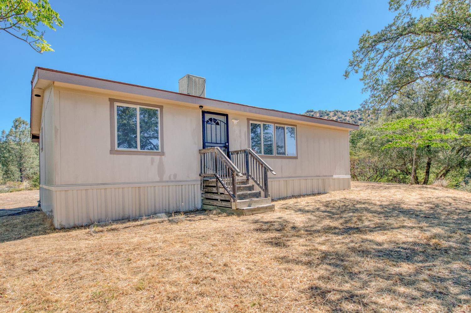 33298 Wahoo Ln, Auberry, CA 93602