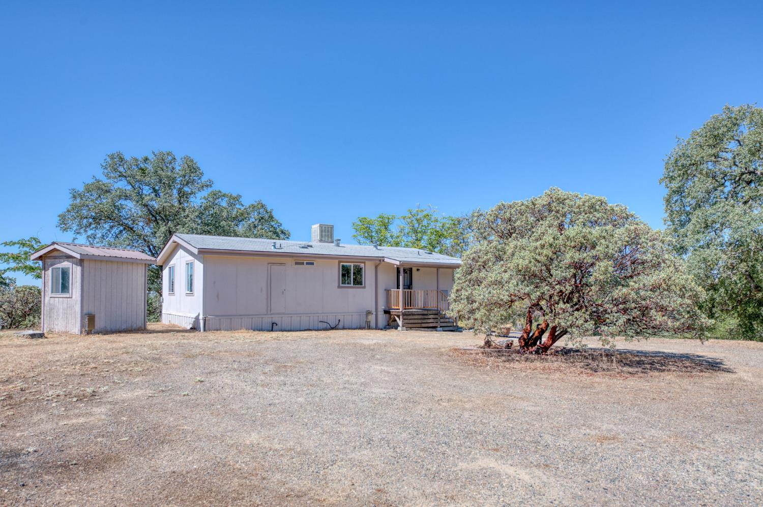 33298 Wahoo Ln, Auberry, CA 93602