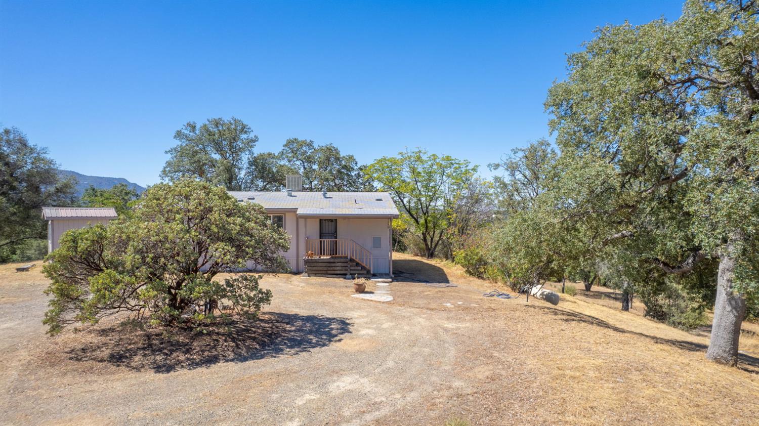 33298 Wahoo Ln, Auberry, CA 93602