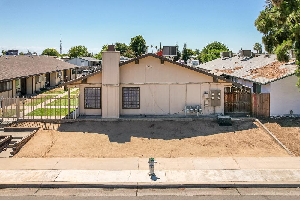 3449 N Marks Ave, Fresno, CA 93722