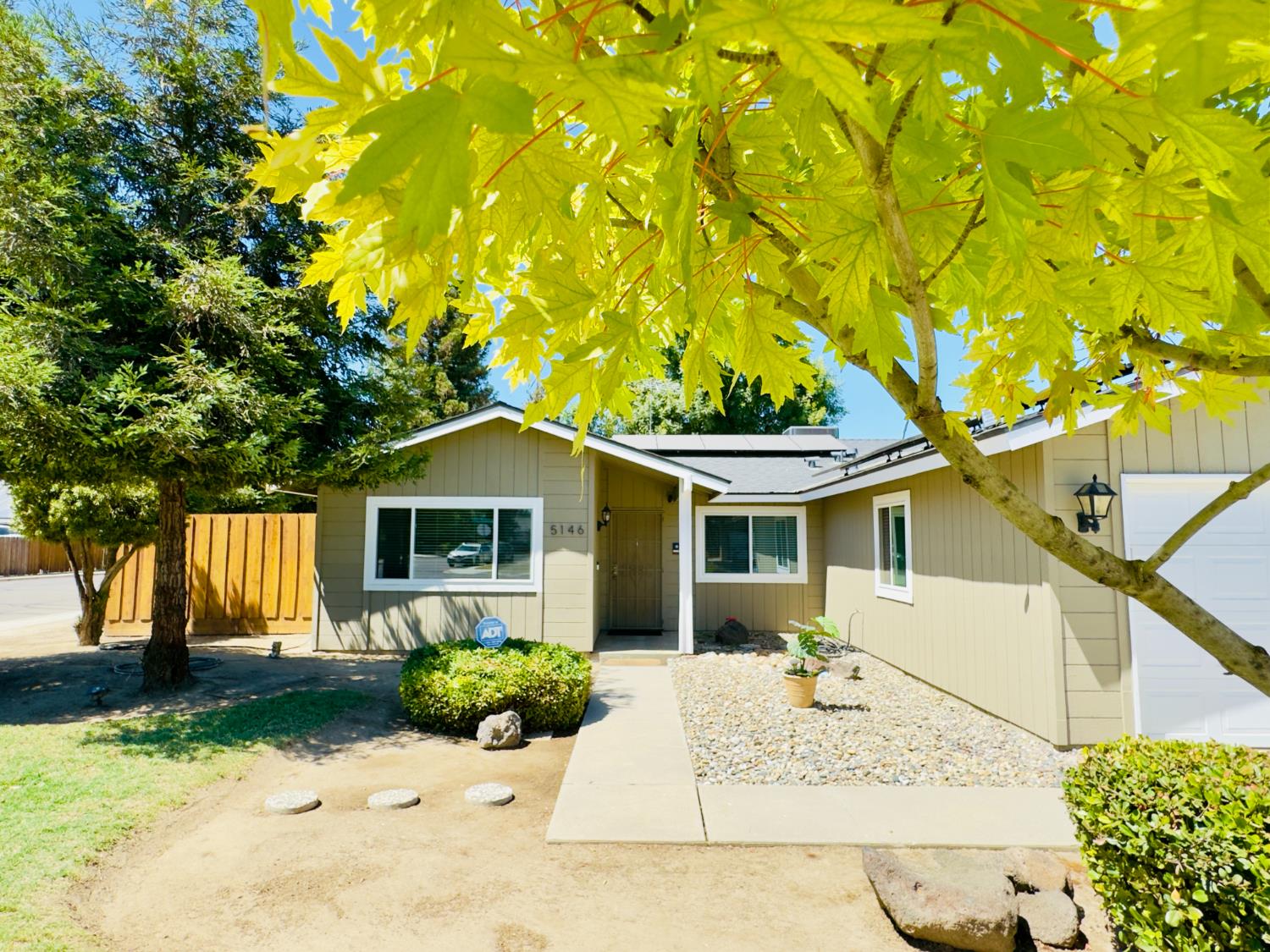 5146 W Dartmouth, Visalia, CA 93277