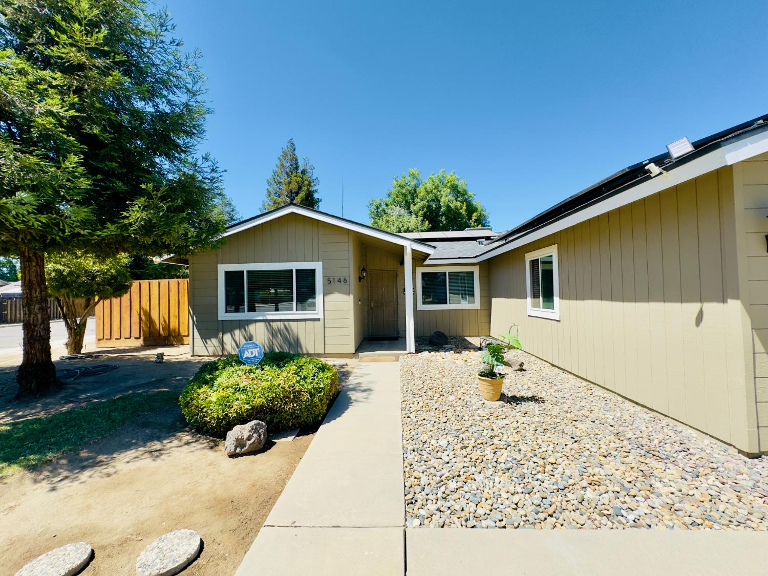 5146 W Dartmouth, Visalia, CA 93277