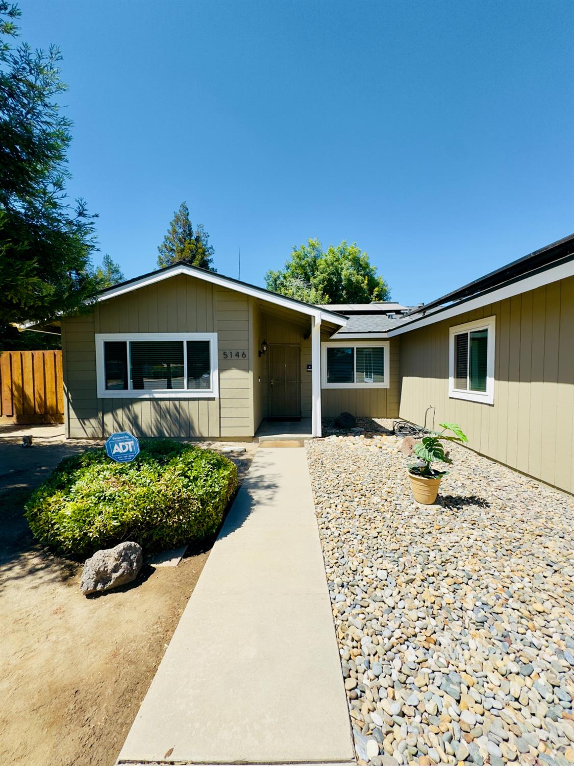 5146 W Dartmouth, Visalia, CA 93277