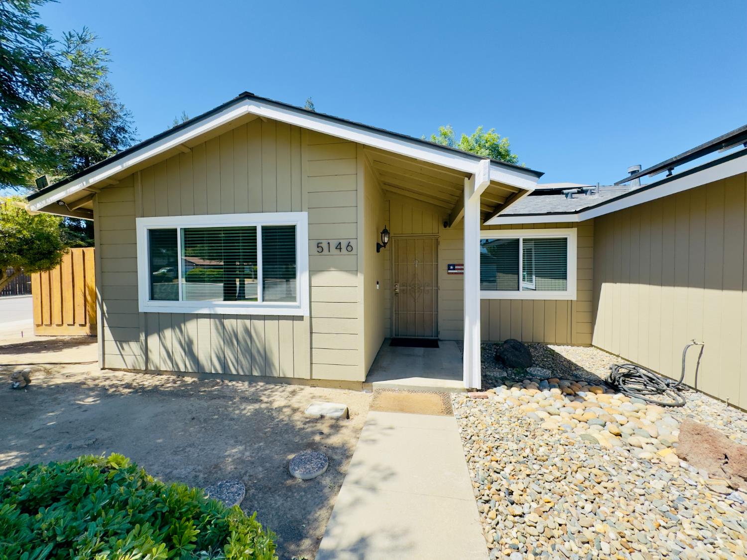 5146 W Dartmouth, Visalia, CA 93277