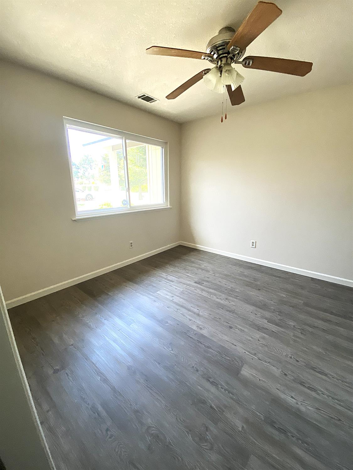 5146 W Dartmouth, Visalia, CA 93277