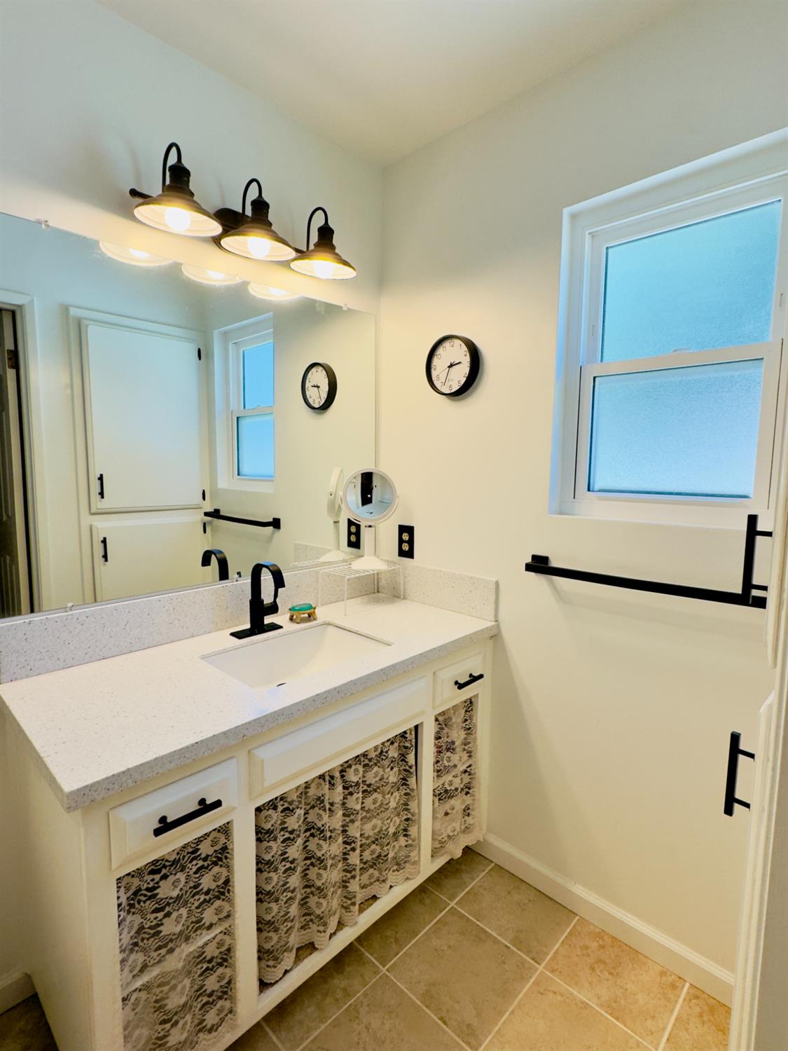 5146 W Dartmouth, Visalia, CA 93277