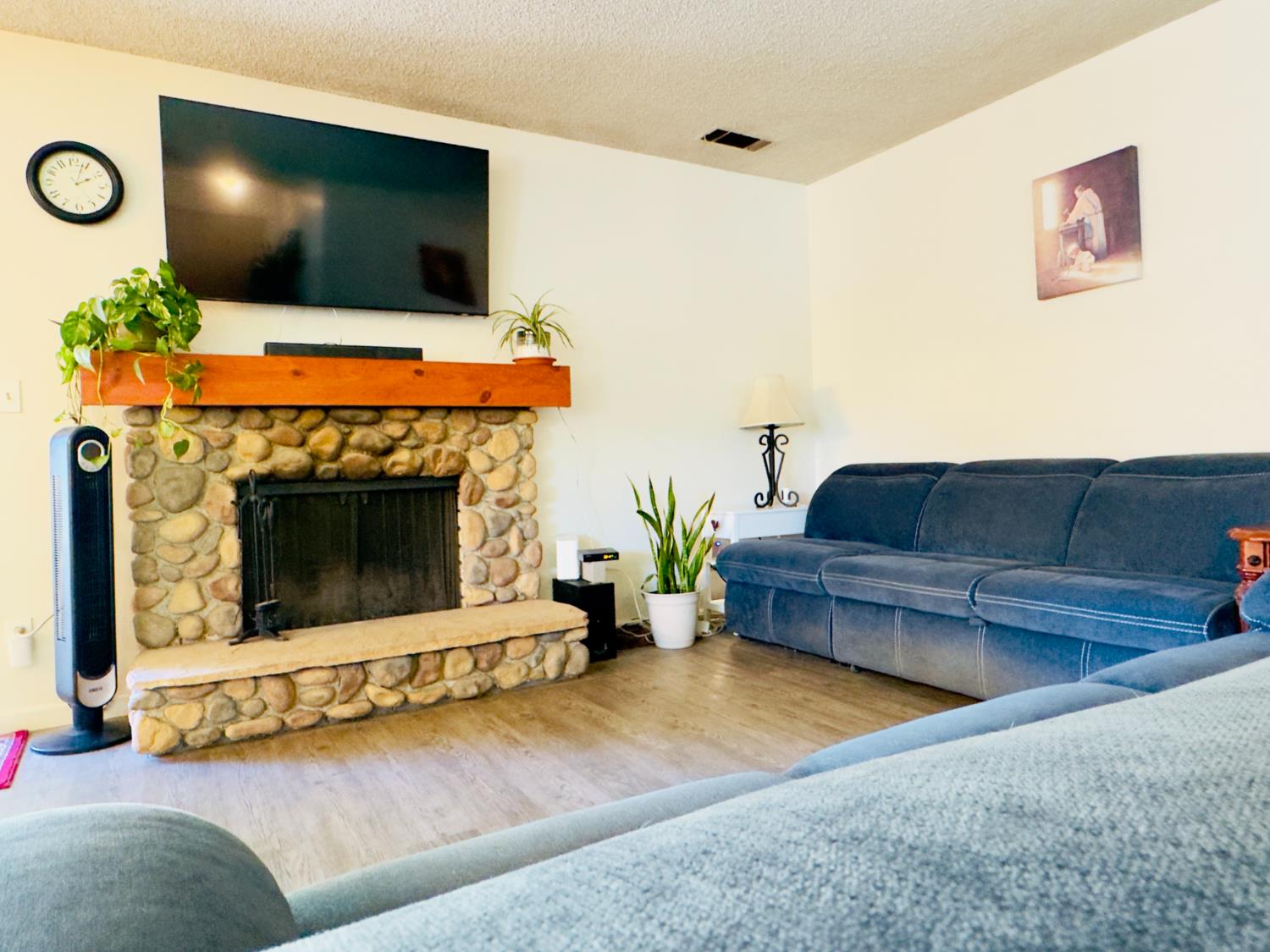 5146 W Dartmouth, Visalia, CA 93277