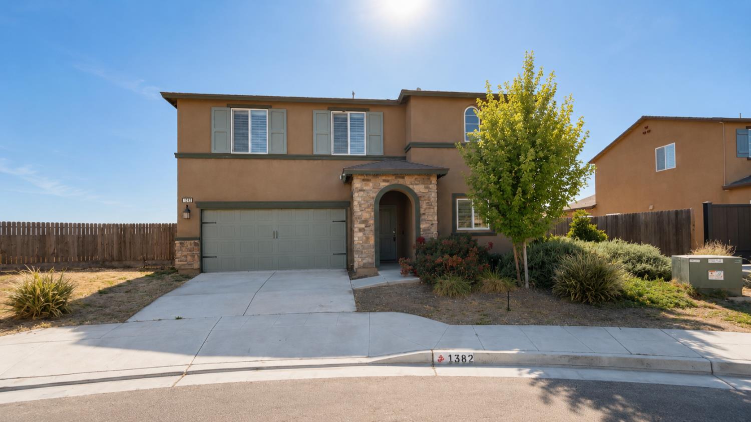 1382 Shoreline Dr, Madera, CA 93637