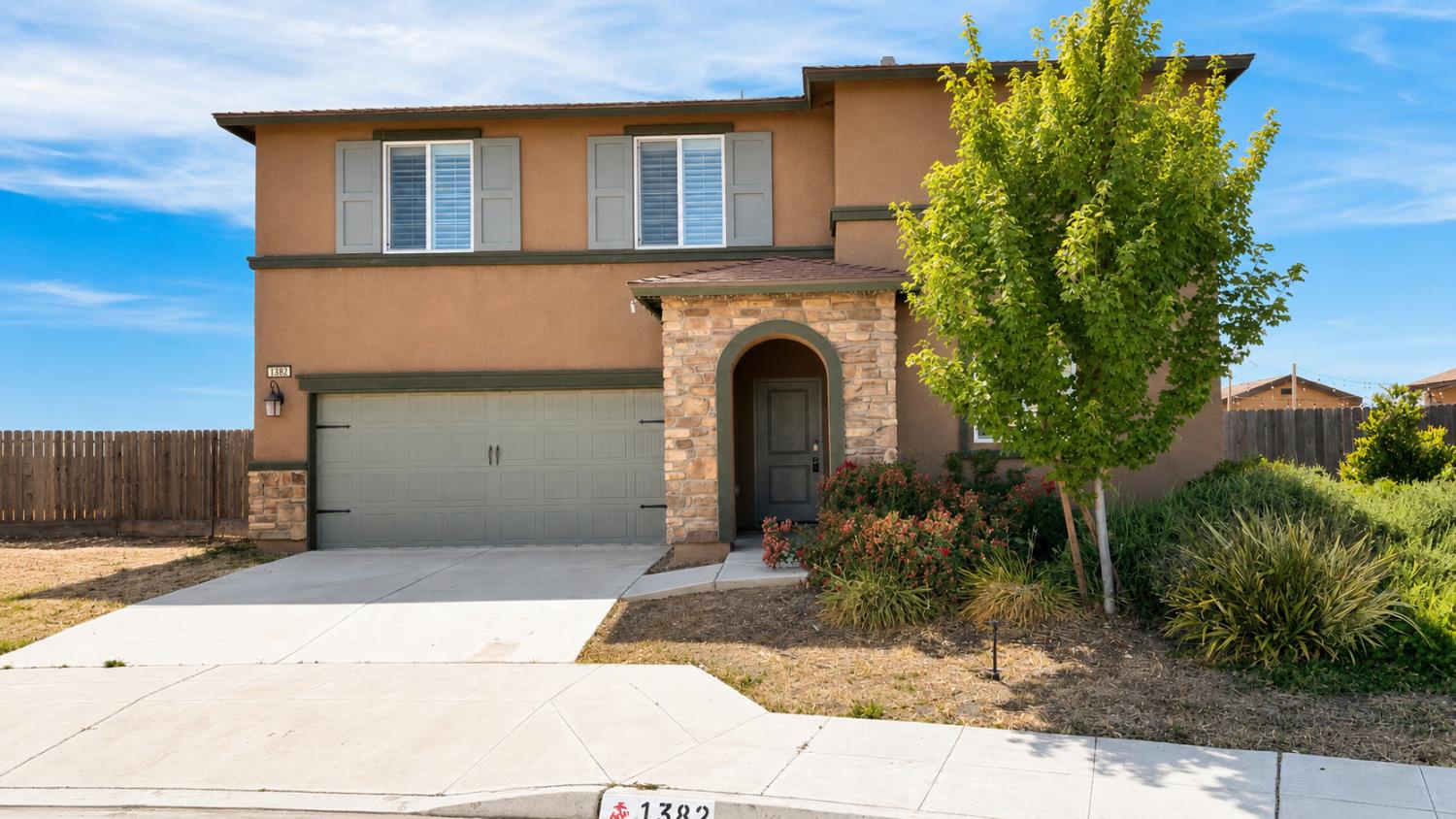 1382 Shoreline Dr, Madera, CA 93637